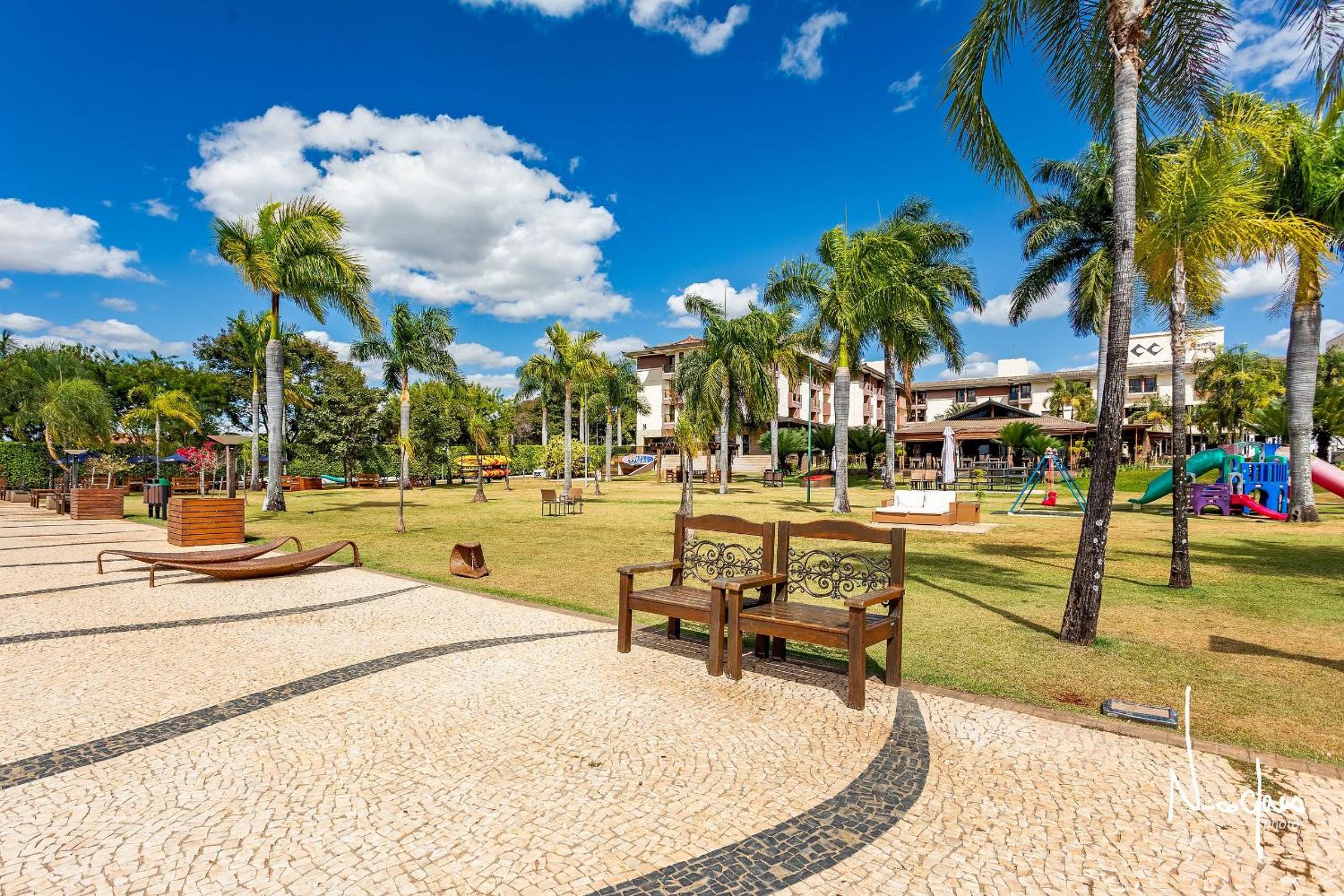 Life Resort beira lago próx a esplanada