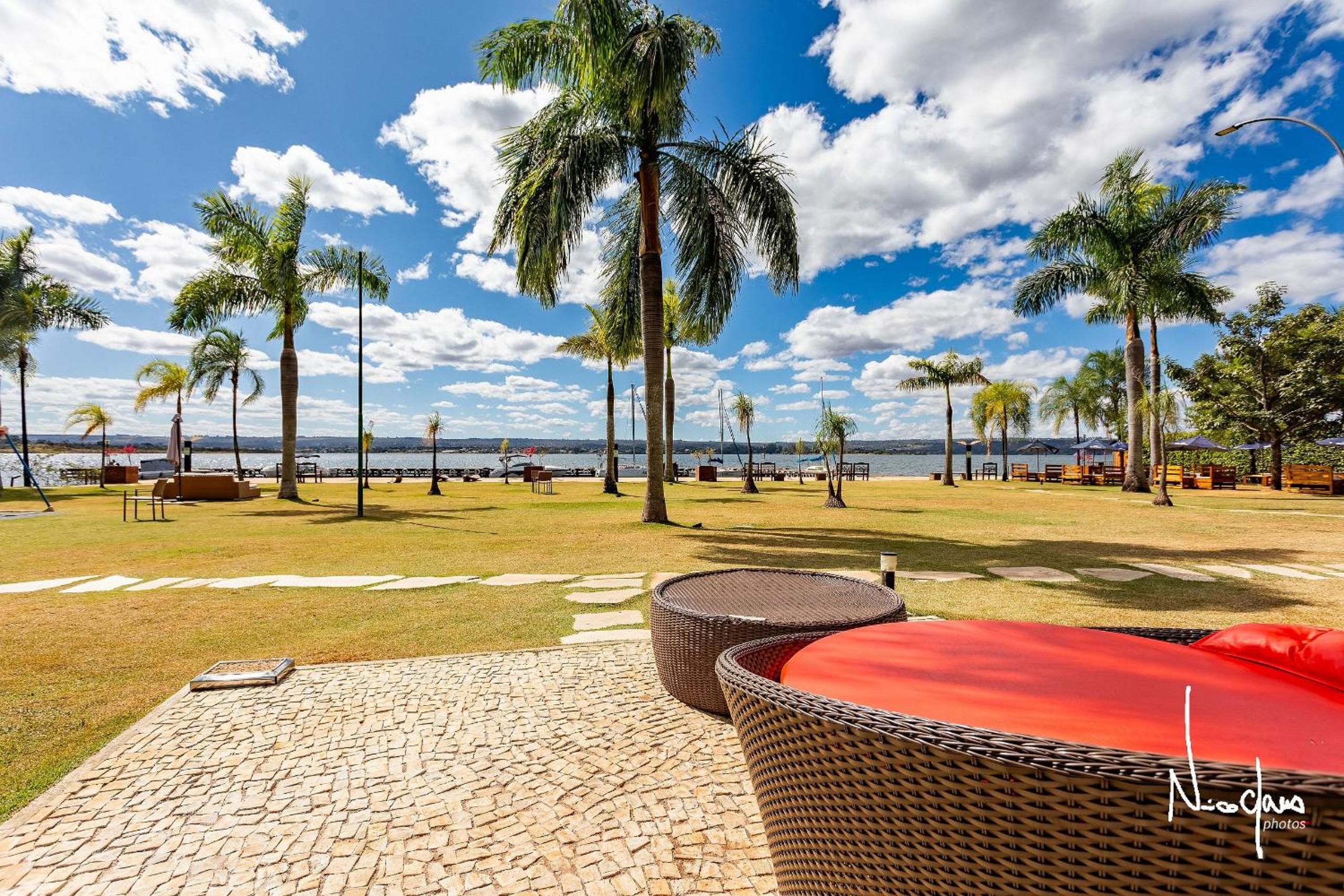 Life Resort beira lago próx a esplanada