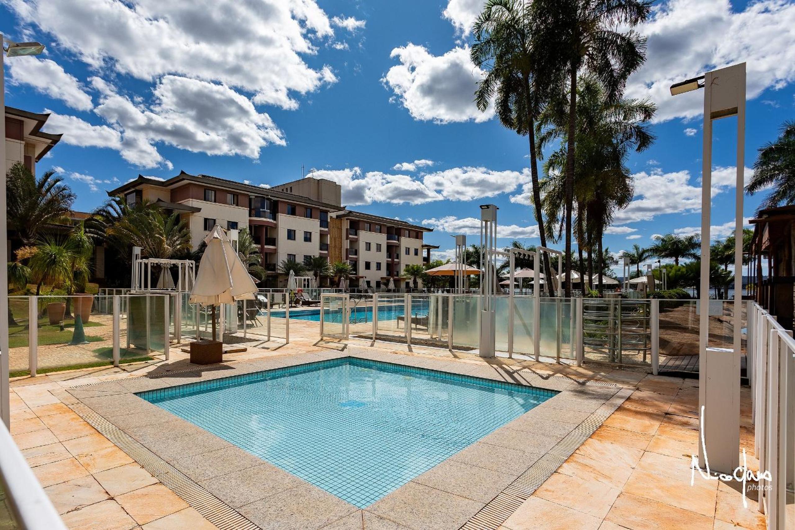 Life Resort beira lago próx a esplanada