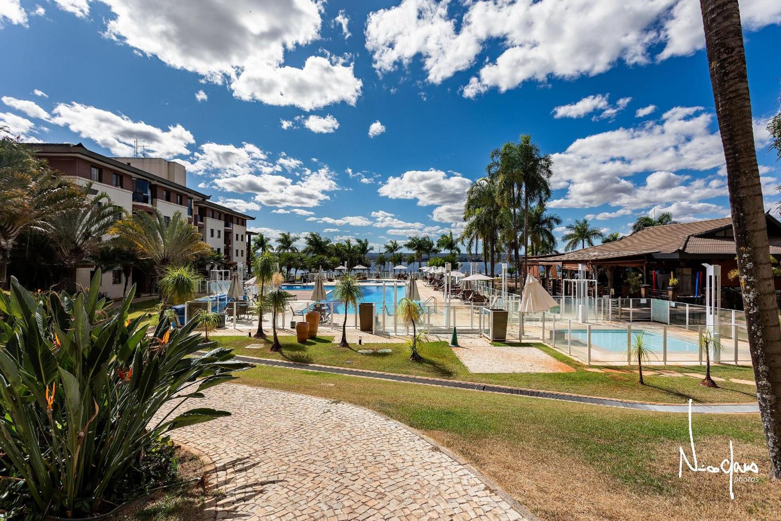 Life Resort beira lago próx a esplanada