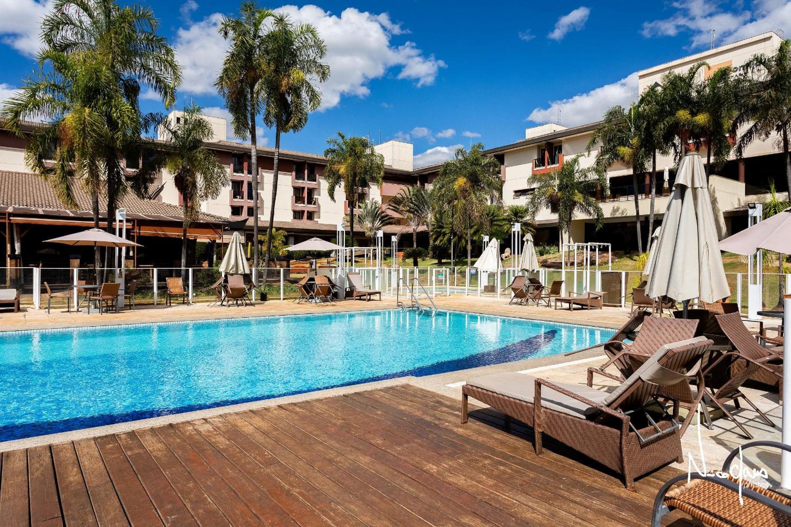 Life Resort beira lago próx a esplanada