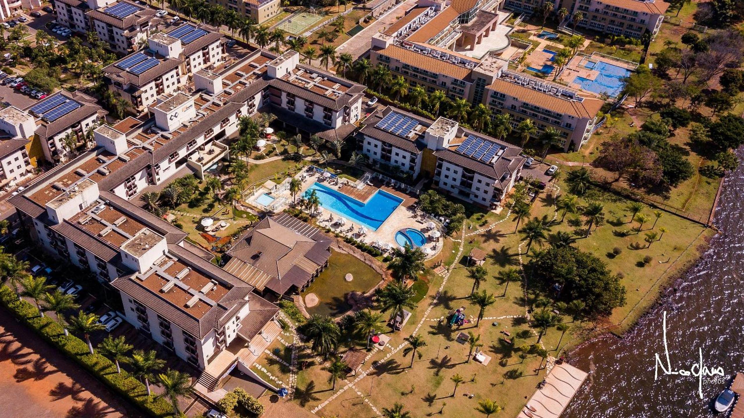 Life Resort beira lago próx a esplanada