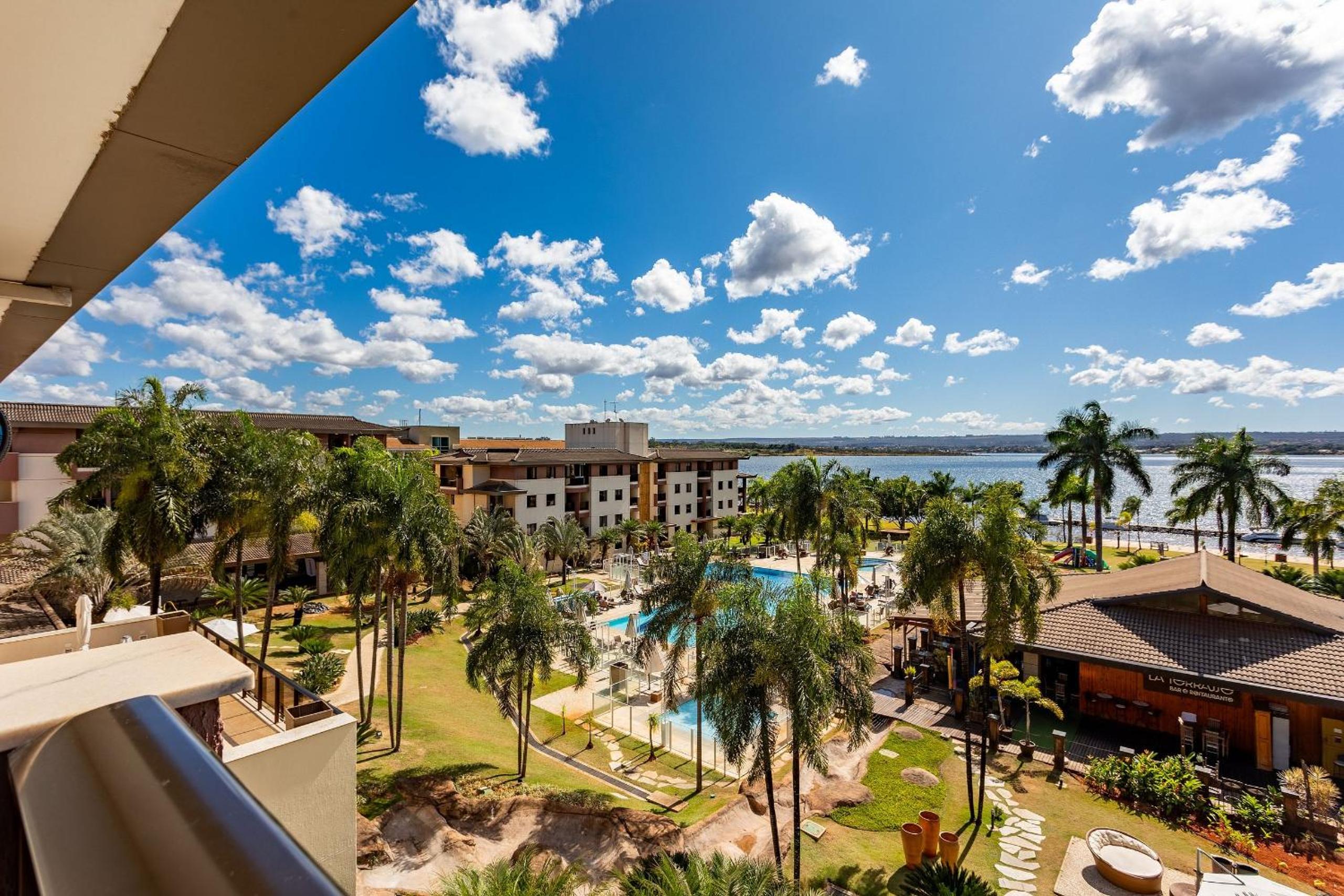 Life Resort beira lago próx a esplanada