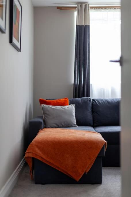 Elegant Retreat 1-bed Near Central London