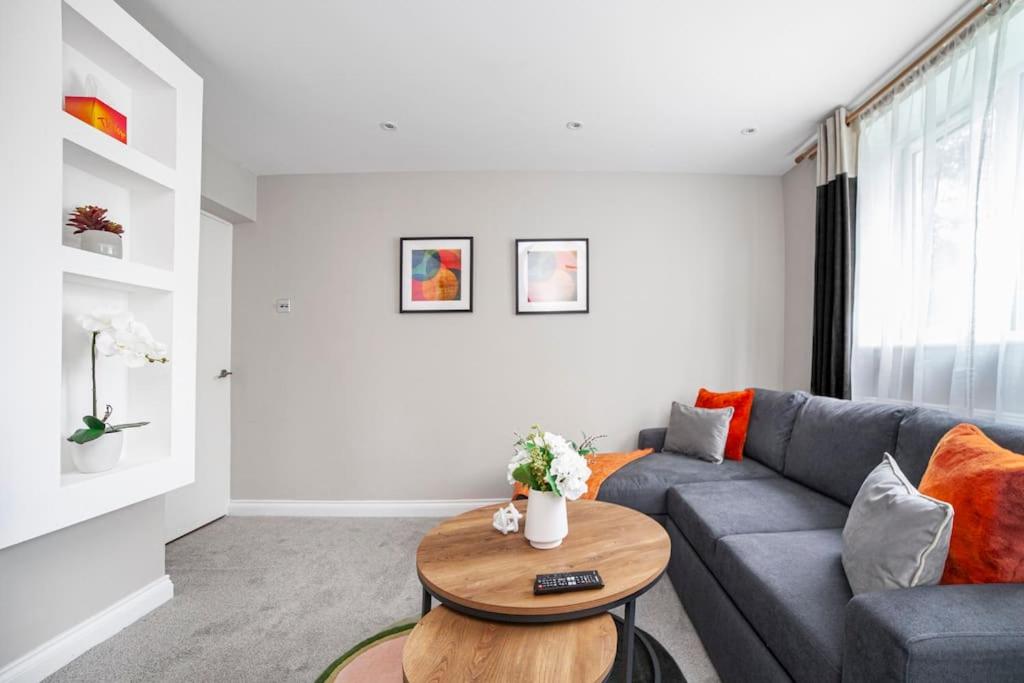 Elegant Retreat 1-bed Near Central London