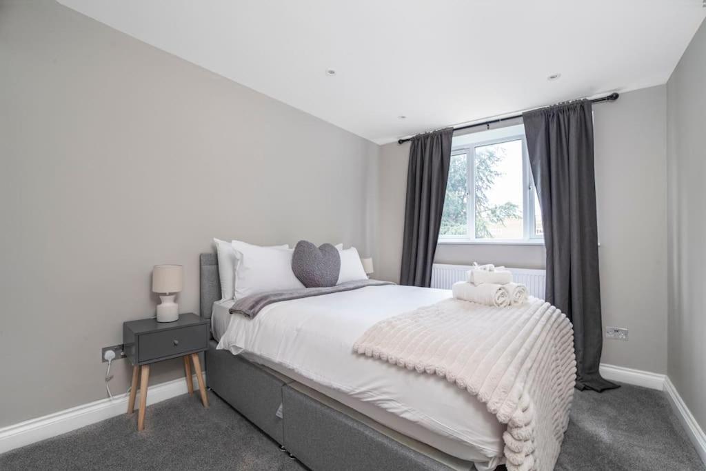 Elegant Retreat 1-bed Near Central London