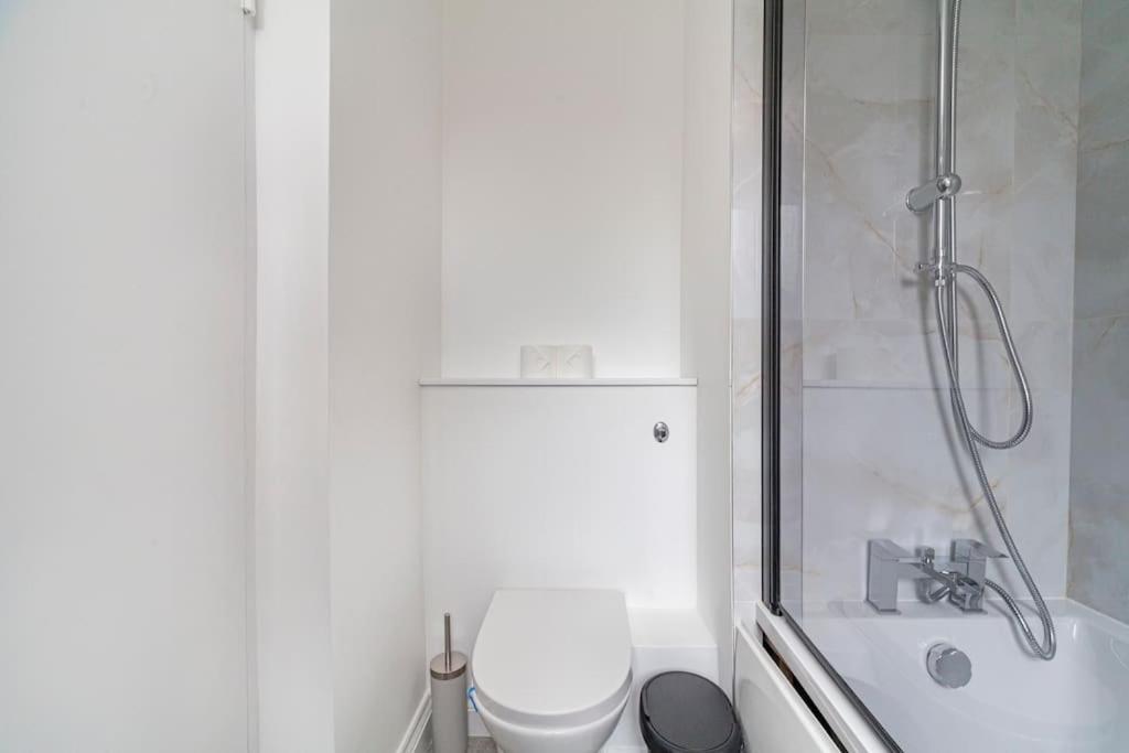 Elegant Retreat 1-bed Near Central London