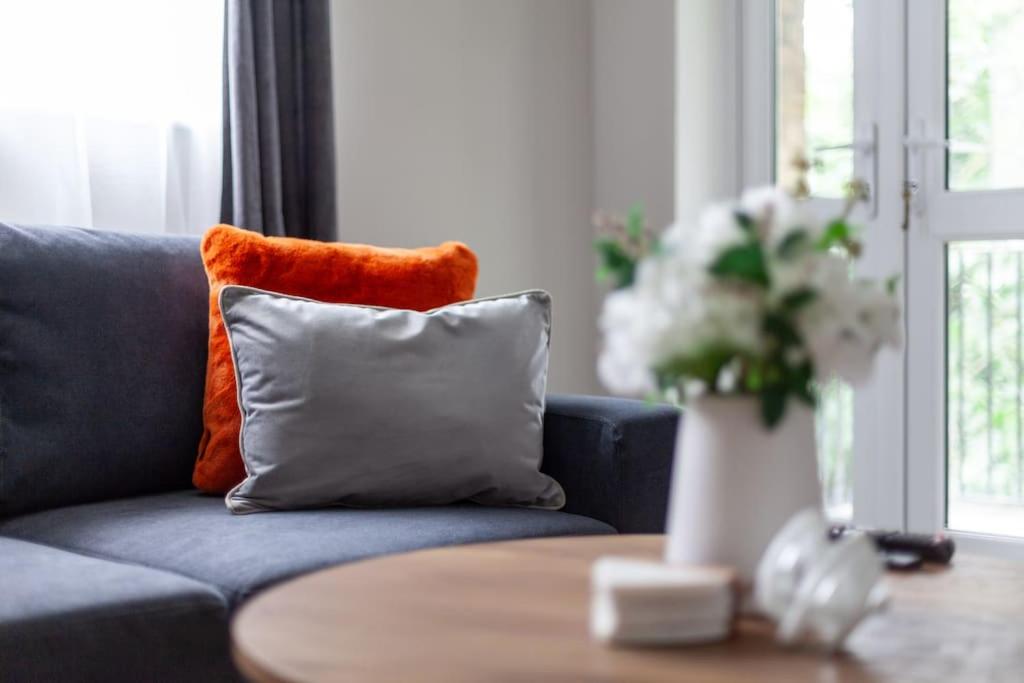 Elegant Retreat 1-bed Near Central London