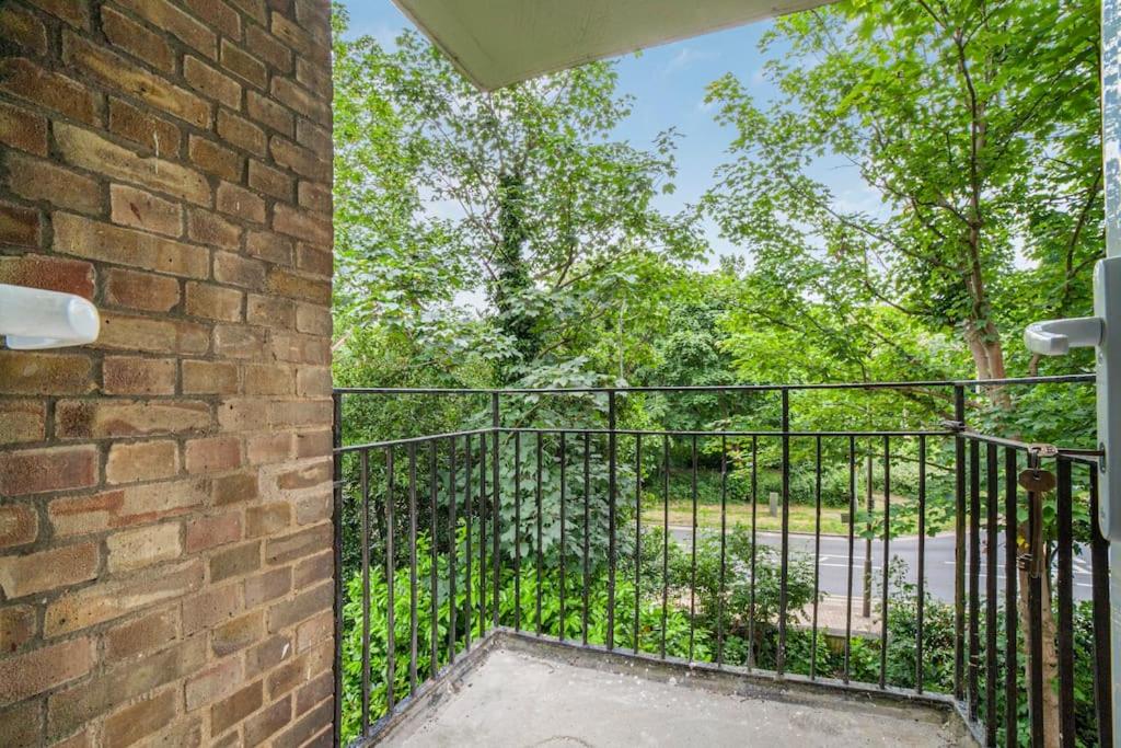 Elegant Retreat 1-bed Near Central London