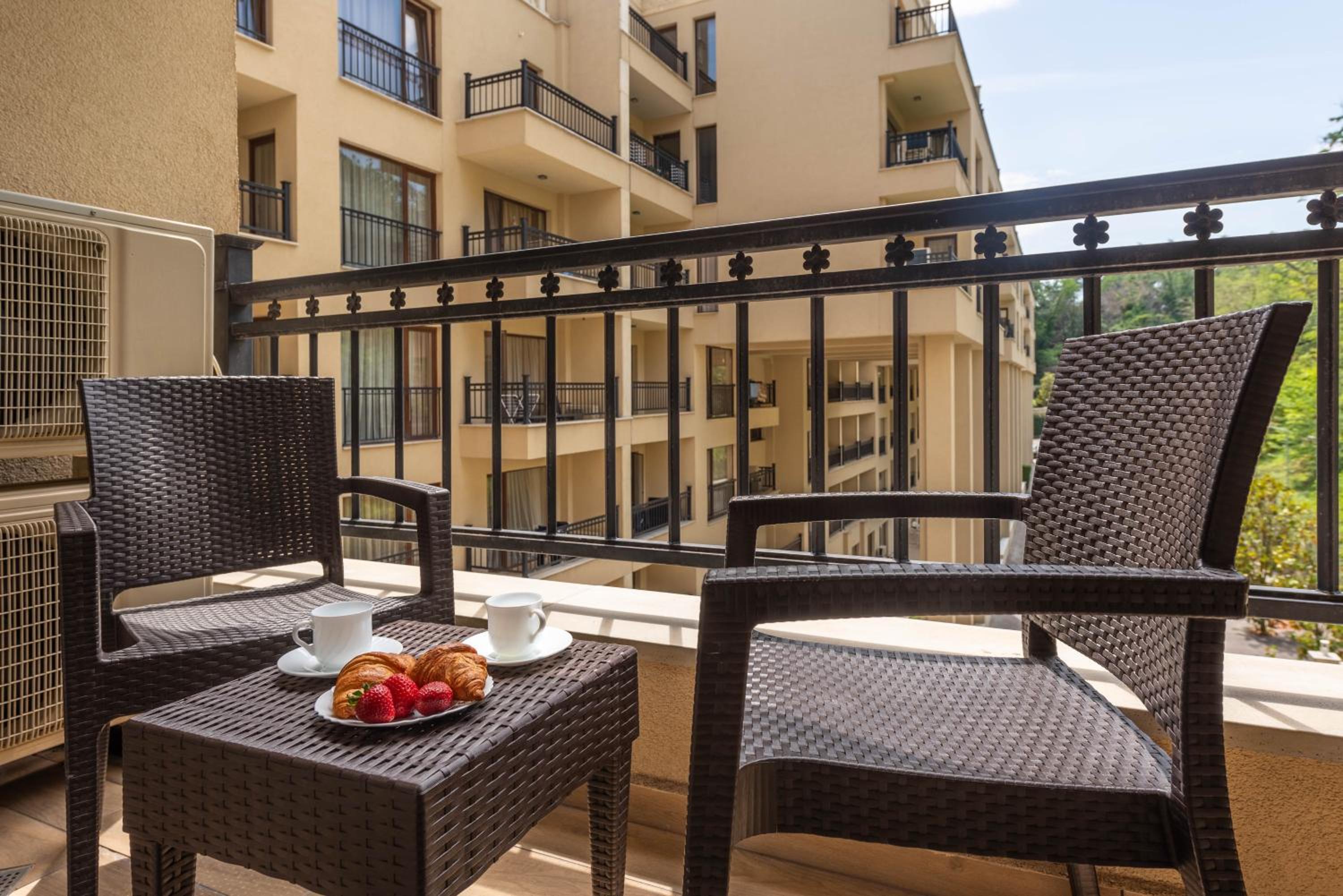 Golden Sands Apartment