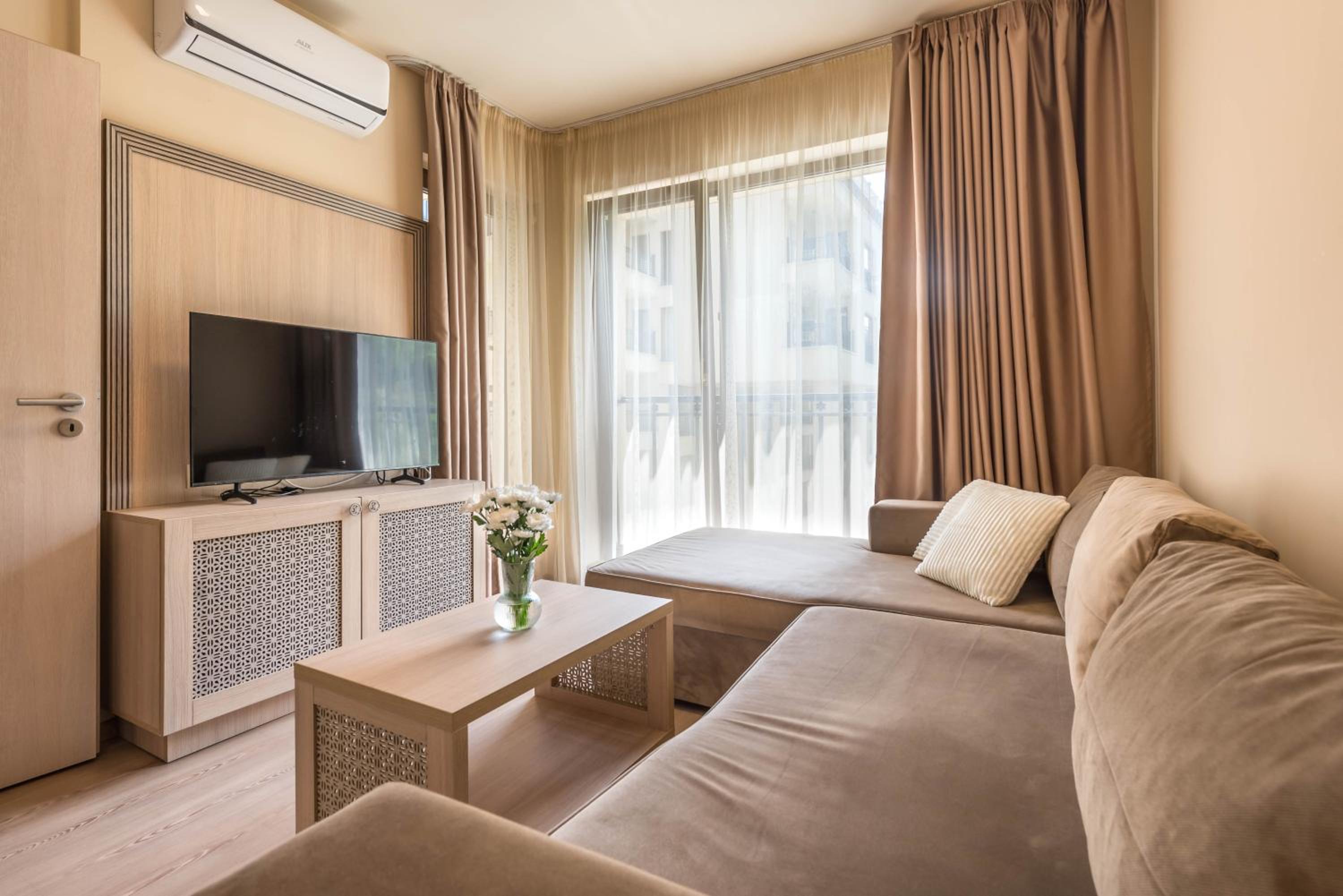 Golden Sands Apartment
