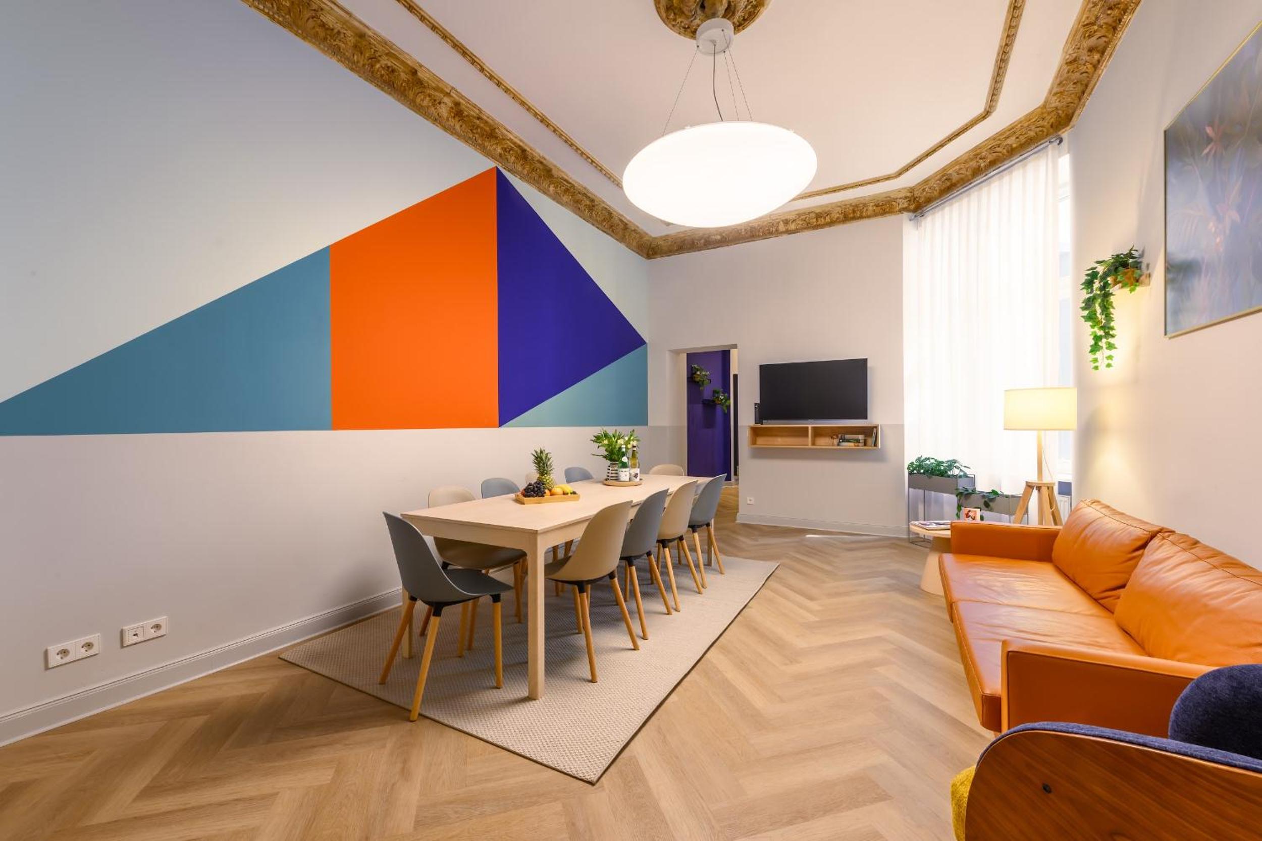 Dilo Apartments 150 sqm Modern Historic Apartments for 12 Guests