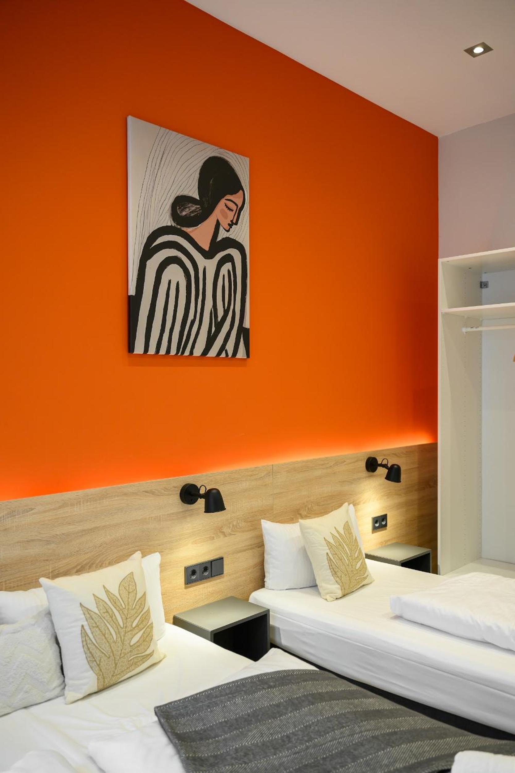 Dilo Apartments 150 sqm Modern Historic Apartments for 12 Guests