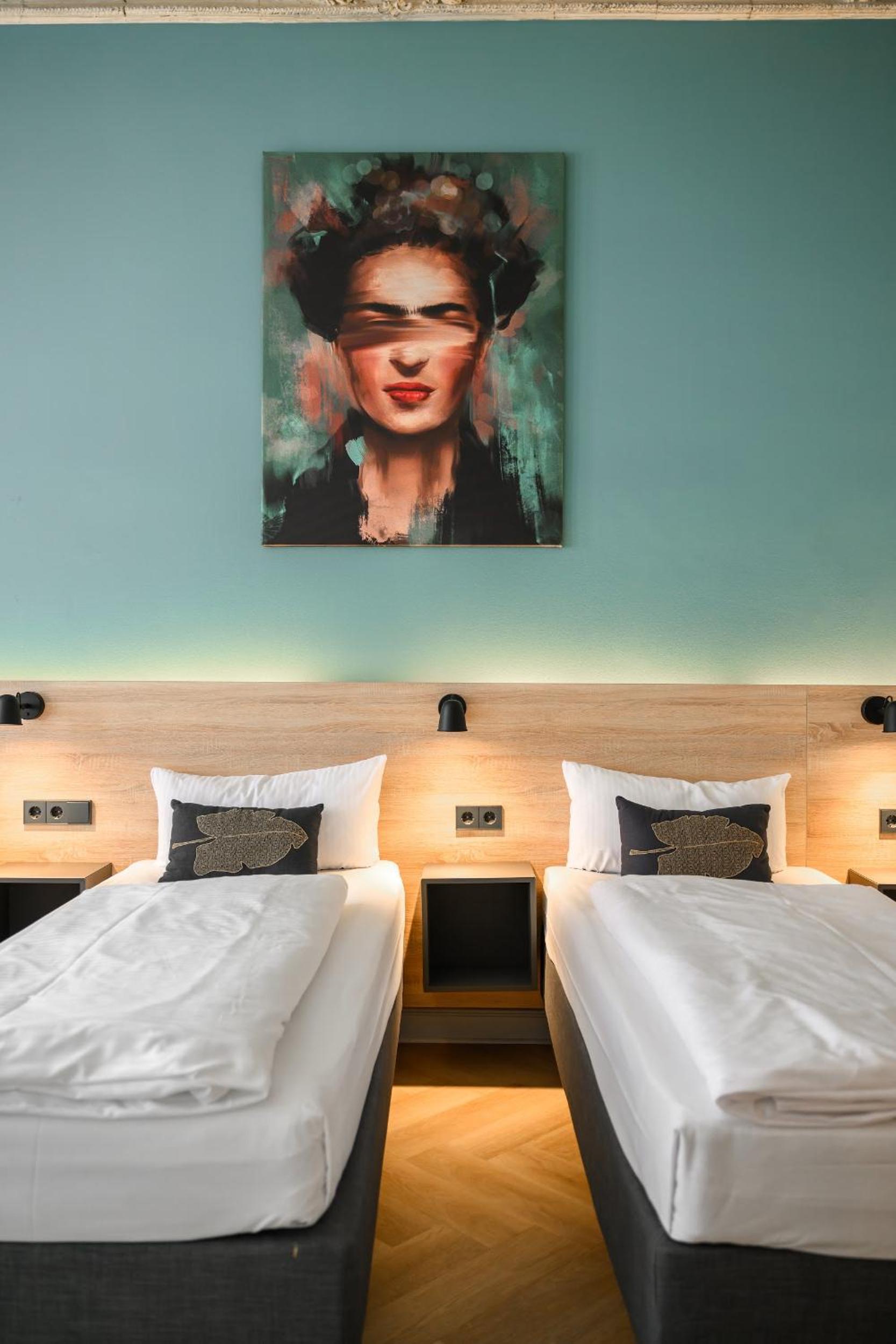 Dilo Apartments 150 sqm Modern Historic Apartments for 12 Guests