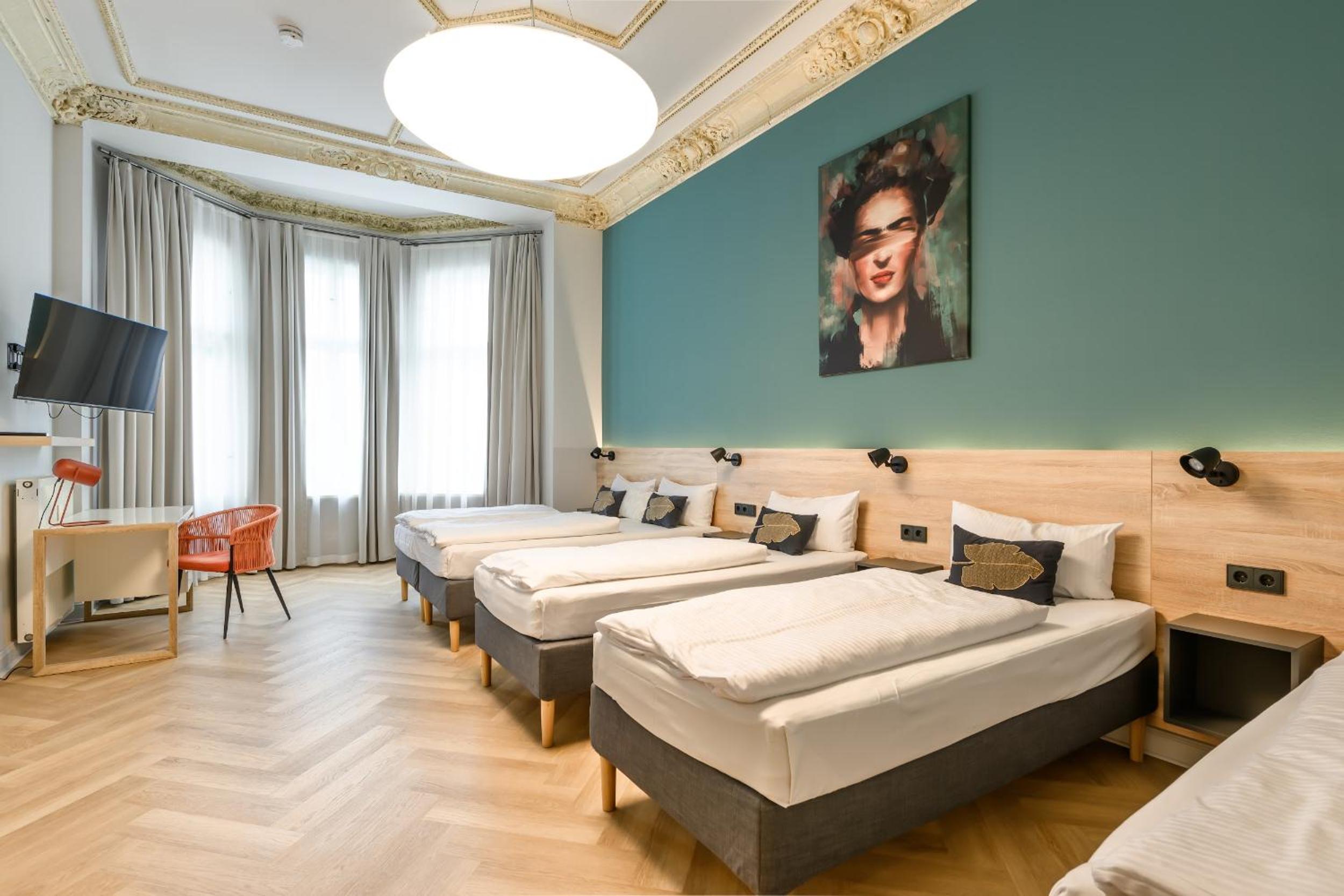 Dilo Apartments 150 sqm Modern Historic Apartments for 12 Guests