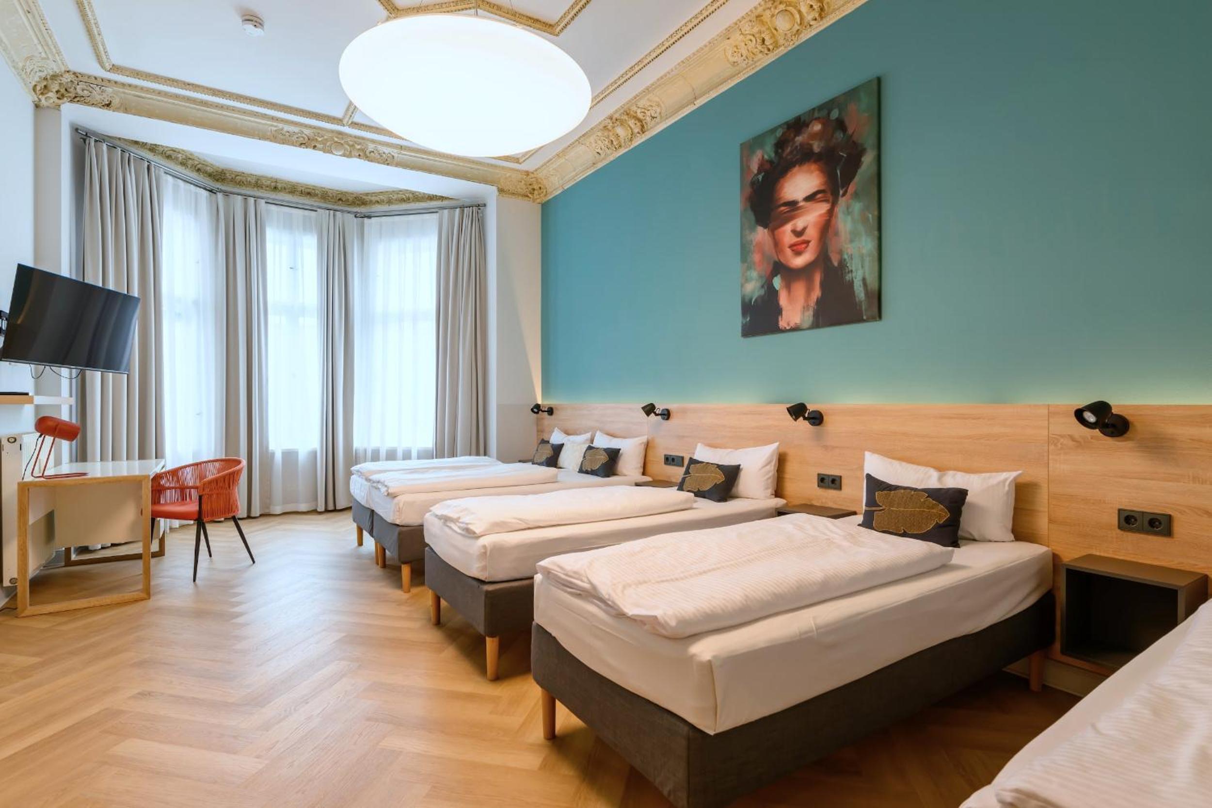 Dilo Apartments 150 sqm Modern Historic Apartments for 12 Guests