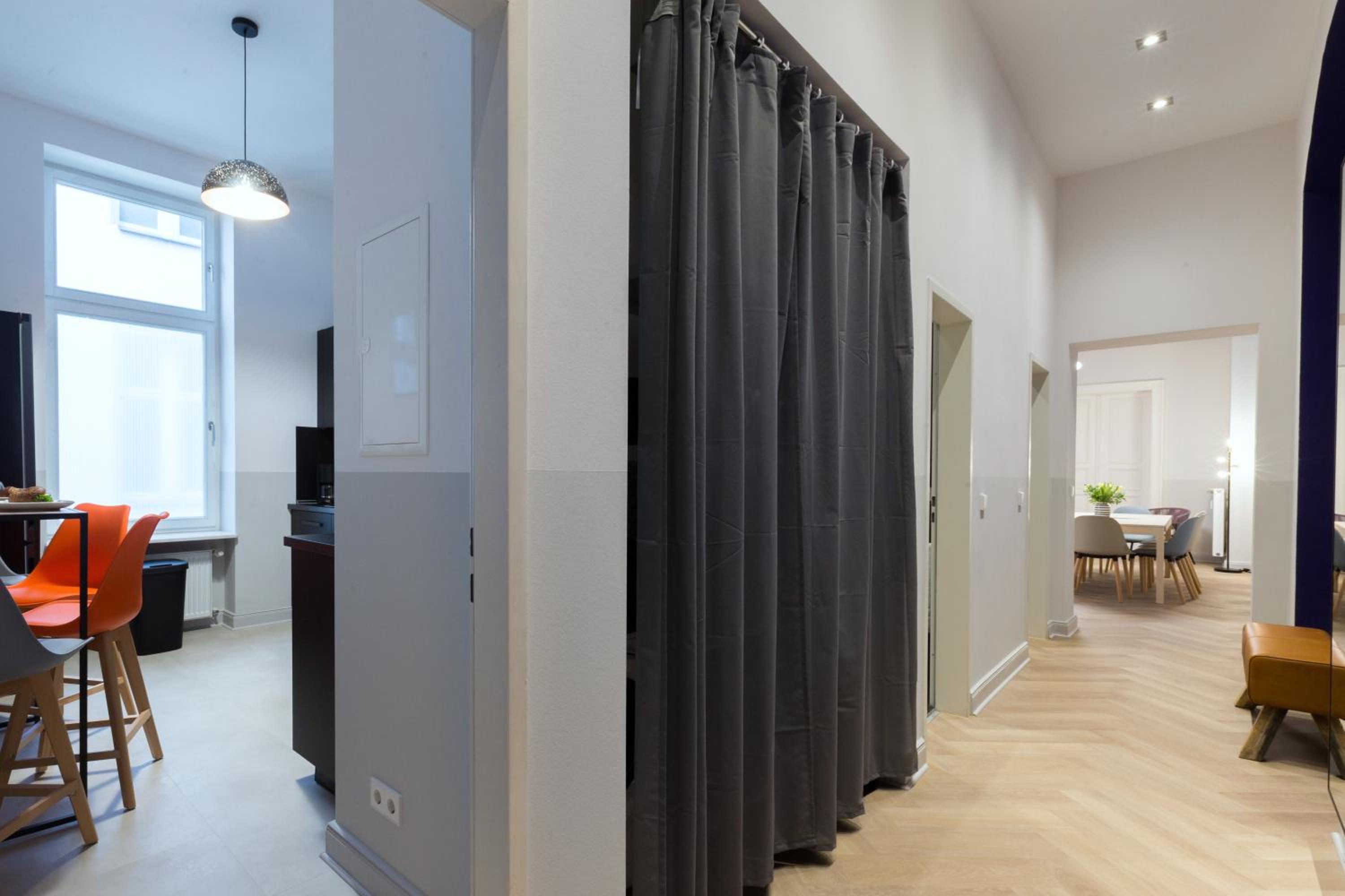 Dilo Apartments 150 sqm Modern Historic Apartments for 12 Guests