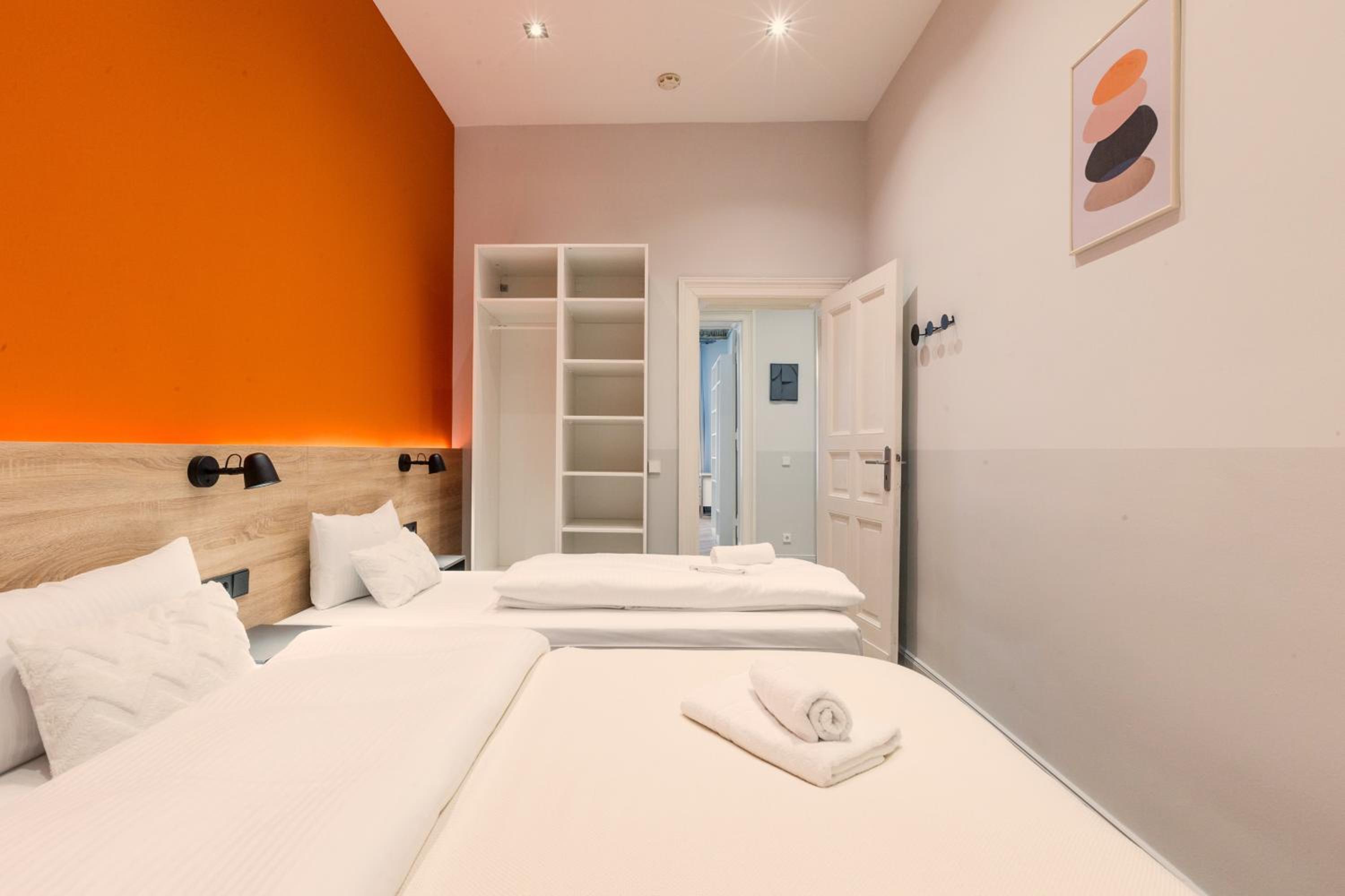 Dilo Apartments 150 sqm Modern Historic Apartments for 12 Guests