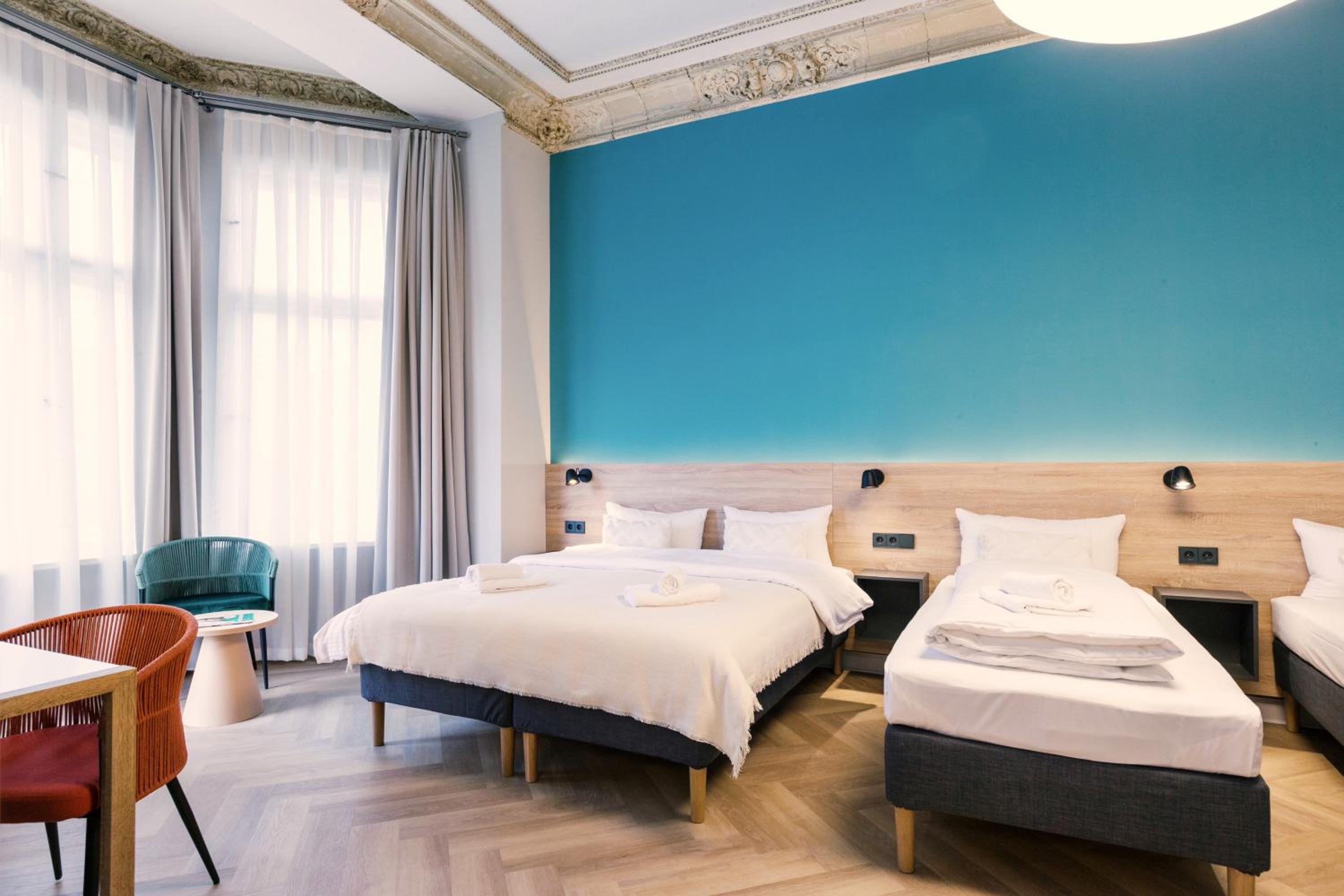 Dilo Apartments 150 sqm Modern Historic Apartments for 12 Guests