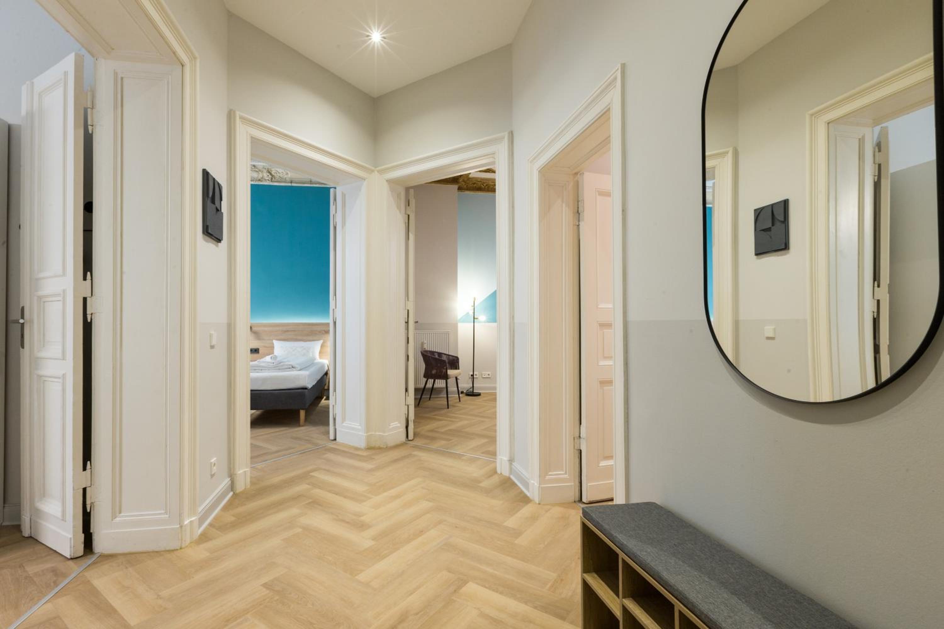 Dilo Apartments 150 sqm Modern Historic Apartments for 12 Guests