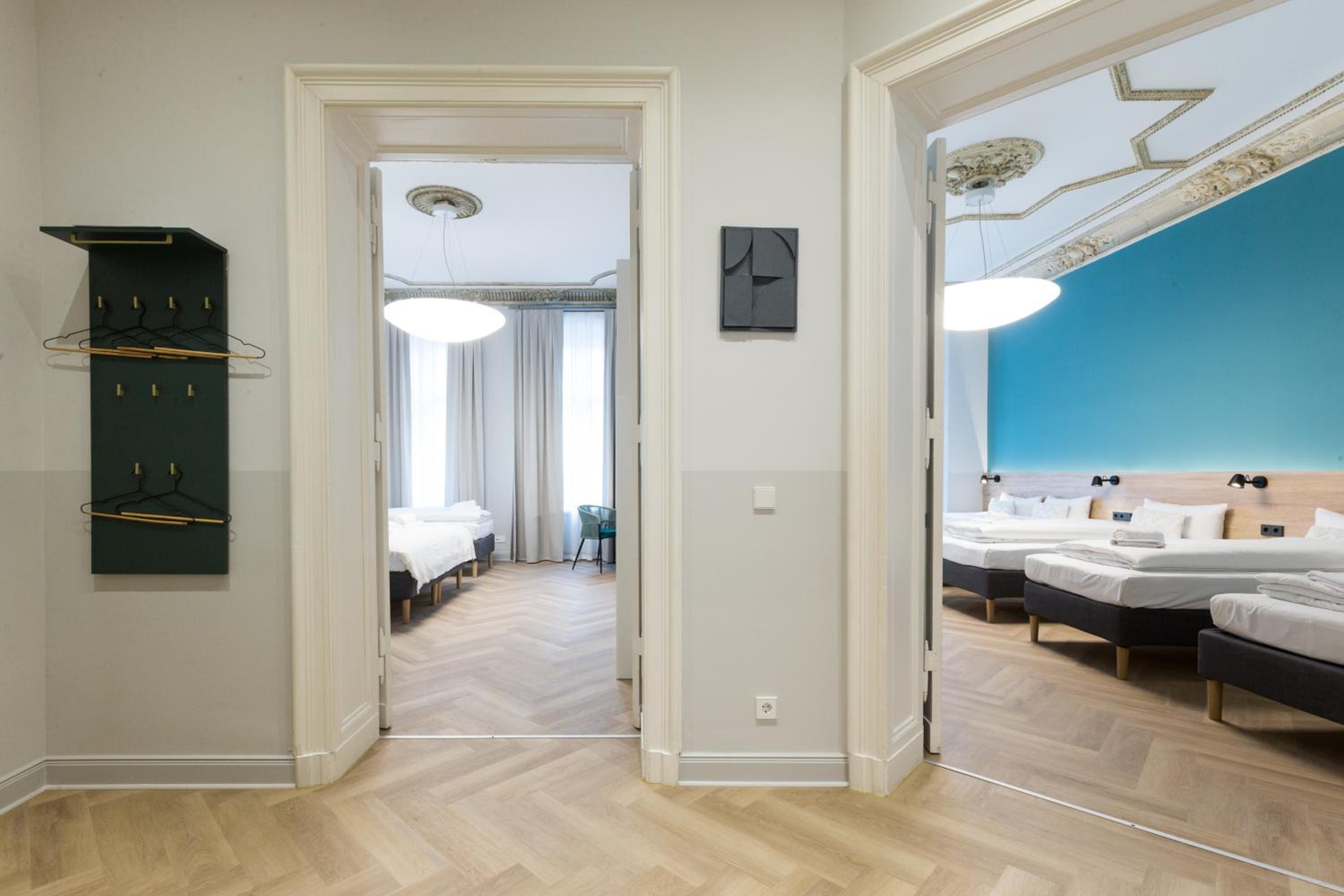 Dilo Apartments 150 sqm Modern Historic Apartments for 12 Guests