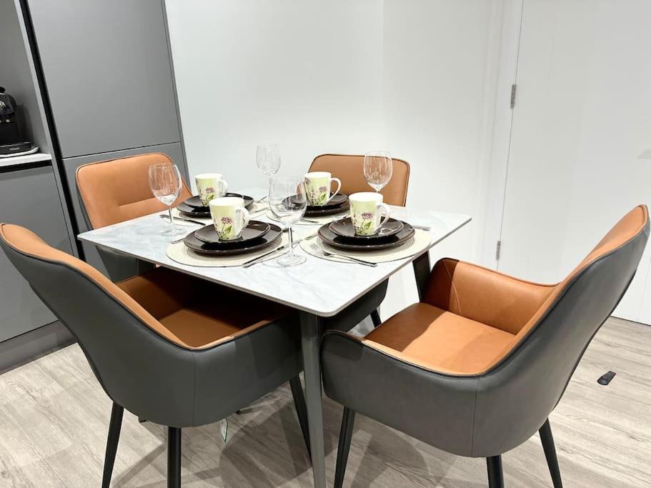 Aqua Dreams -Serviced Luxury Apartment, Coyles Place at Portland 88