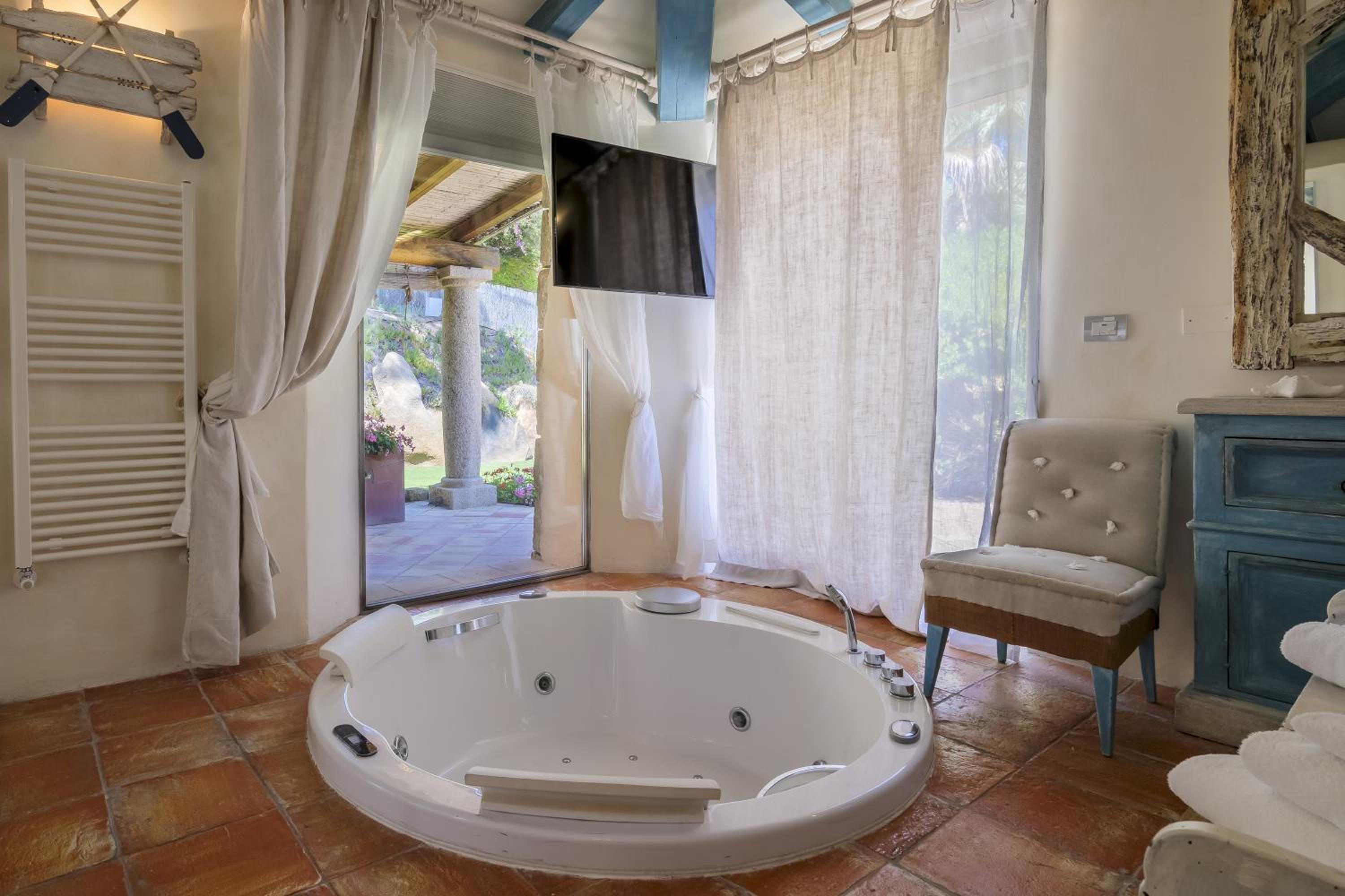 VILLA PADULELLA 8&2, Emma Villas view 5
