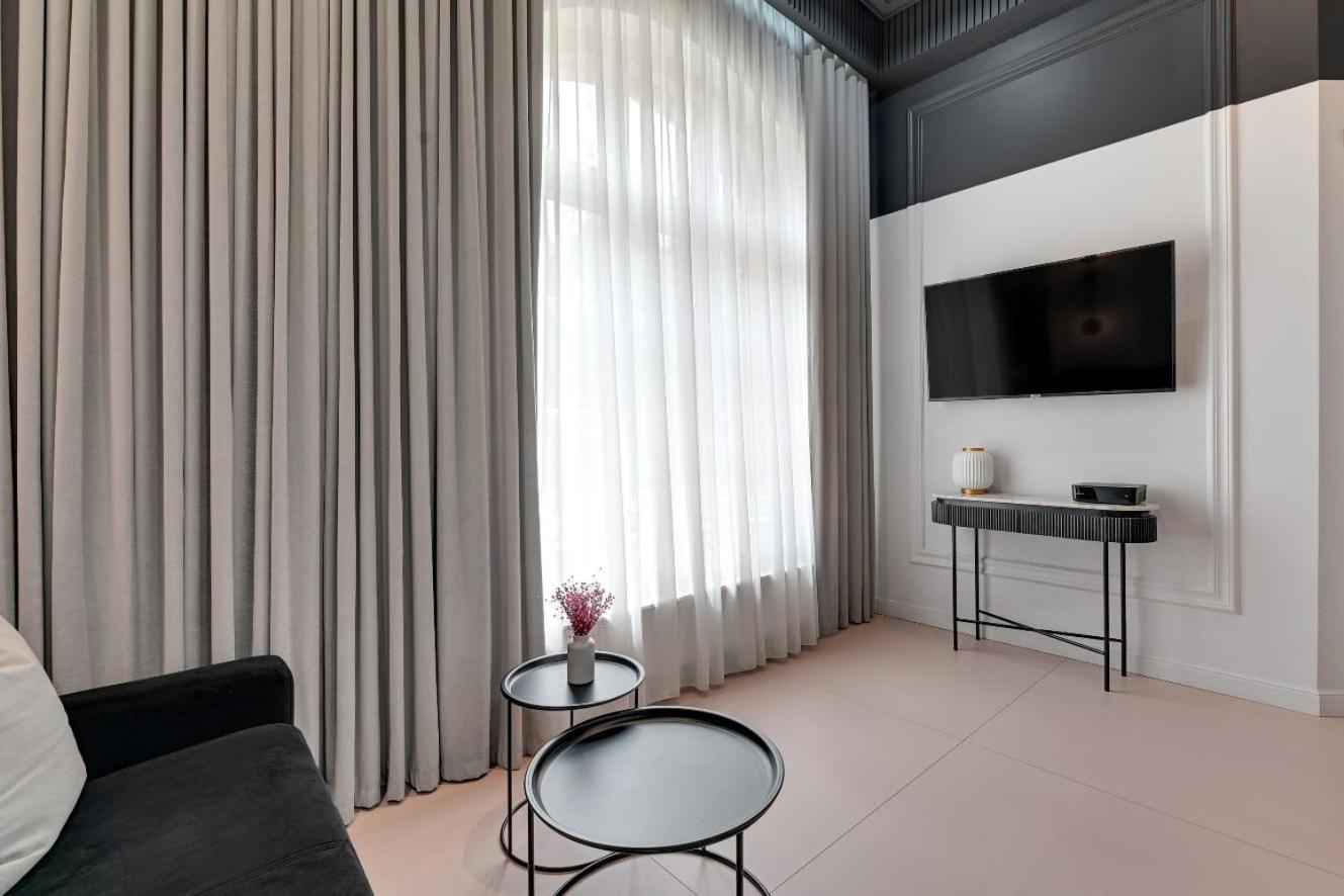 Black Star Loft Apartment Waterlane Vintage & Gym by Downtown Apartments