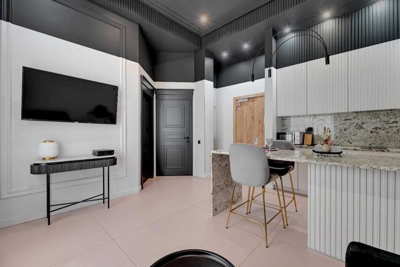 Black Star Loft Apartment Waterlane Vintage & Gym by Downtown Apartments