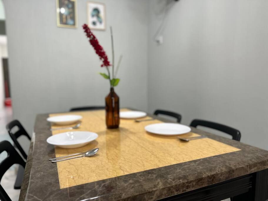 Ipoh Comfortable Family Homestay 4R3B 12pax SY25 view 3