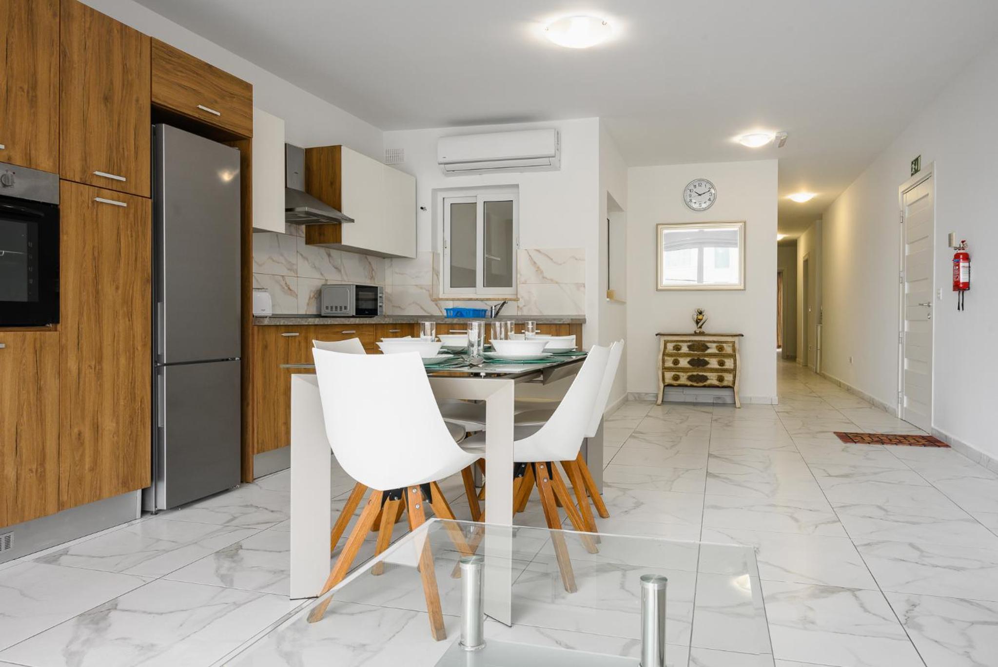 Spacious Modern Apartment Near the Sea in Xemxija photo 5