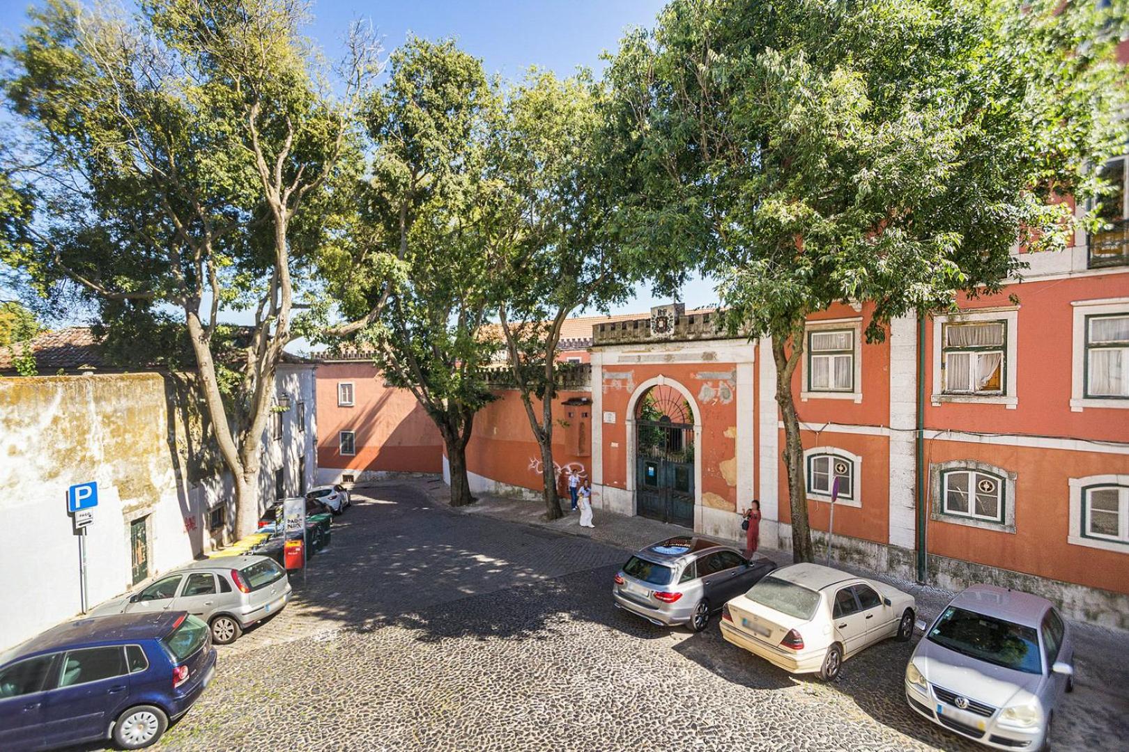 GuestReady - Classical Portuguese Style Family Apt in Bohomeain Alfama view 2