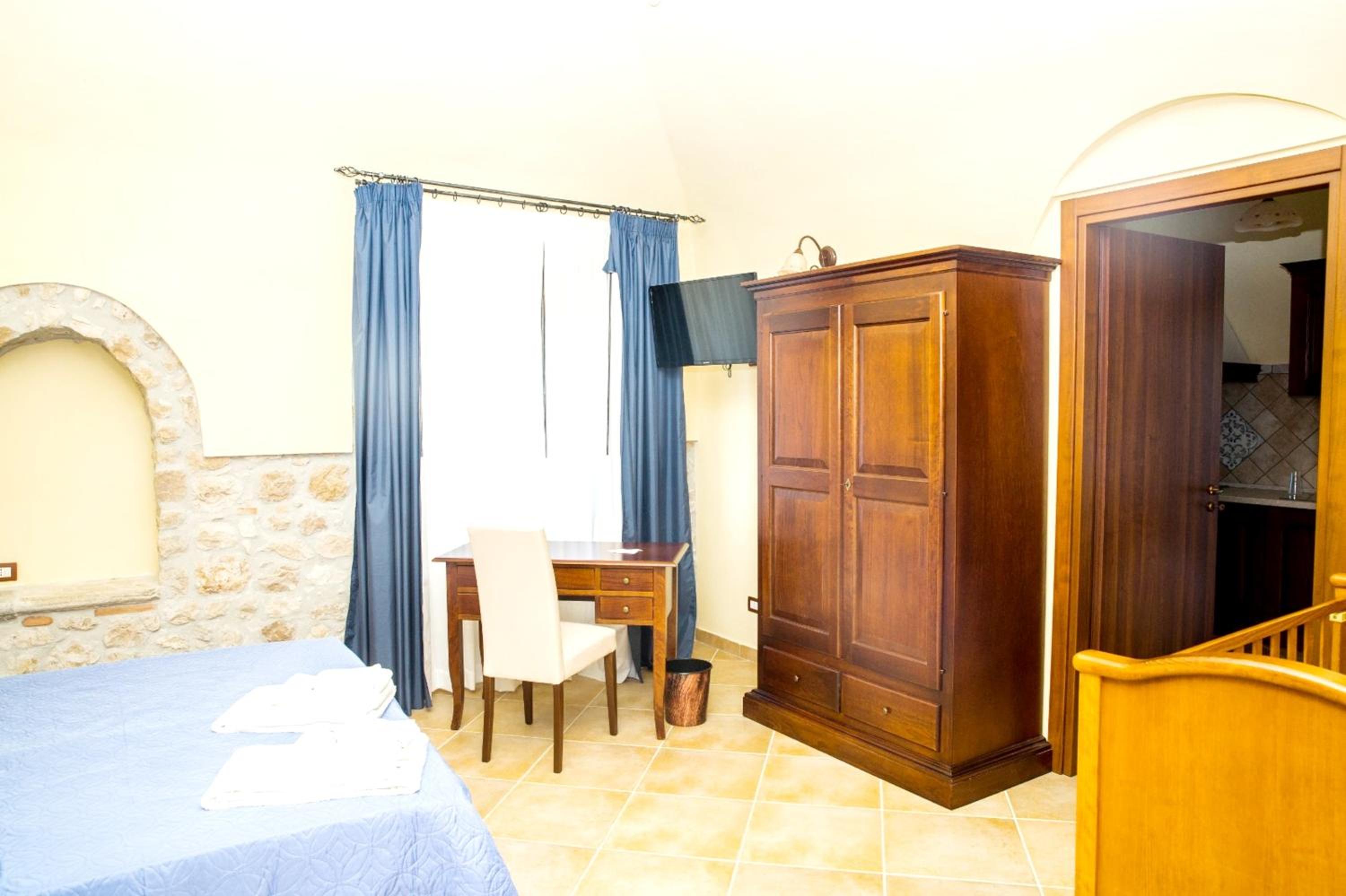 Modern apartment with shared pool in Latina 33 m² view 5