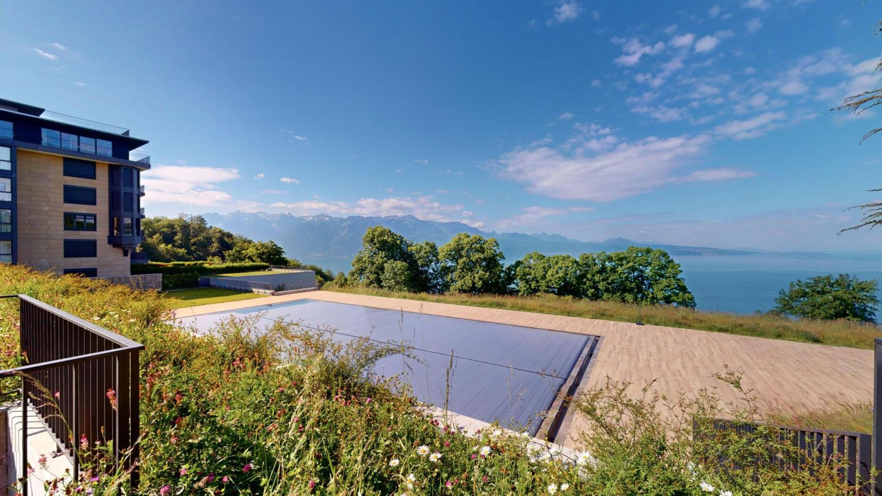Panoramic lake view - in the heart of Lavaux