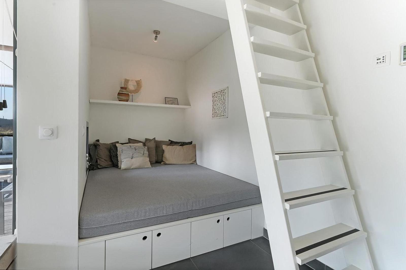 Villa Super VIP | 4 Pers. (Villa 5) with a jacuzzi; additional charges apply for usage view 5