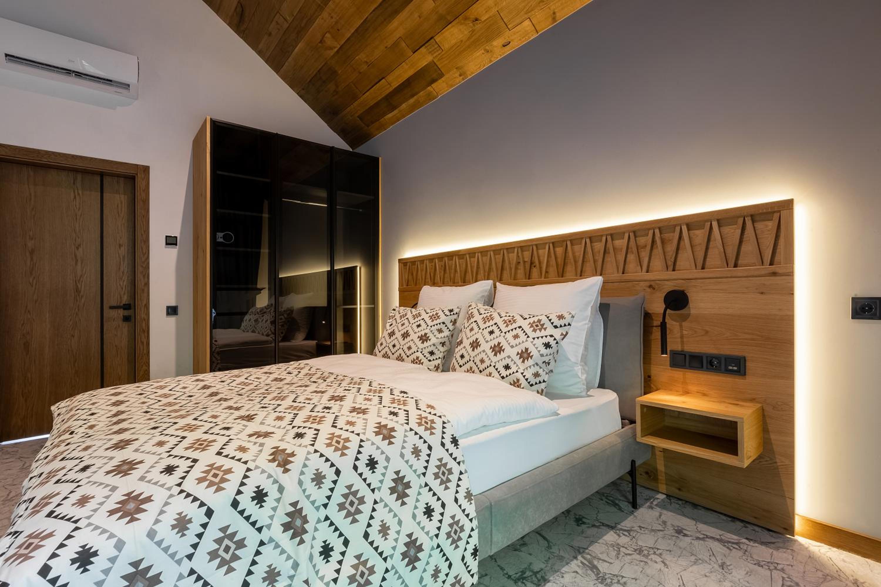 Apartel Villa Shayan
