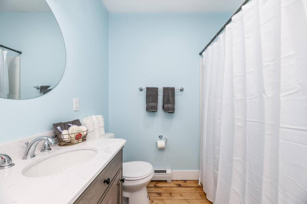 4-Bedroom Coastal Haven-3 Blocks from the Beach view 4