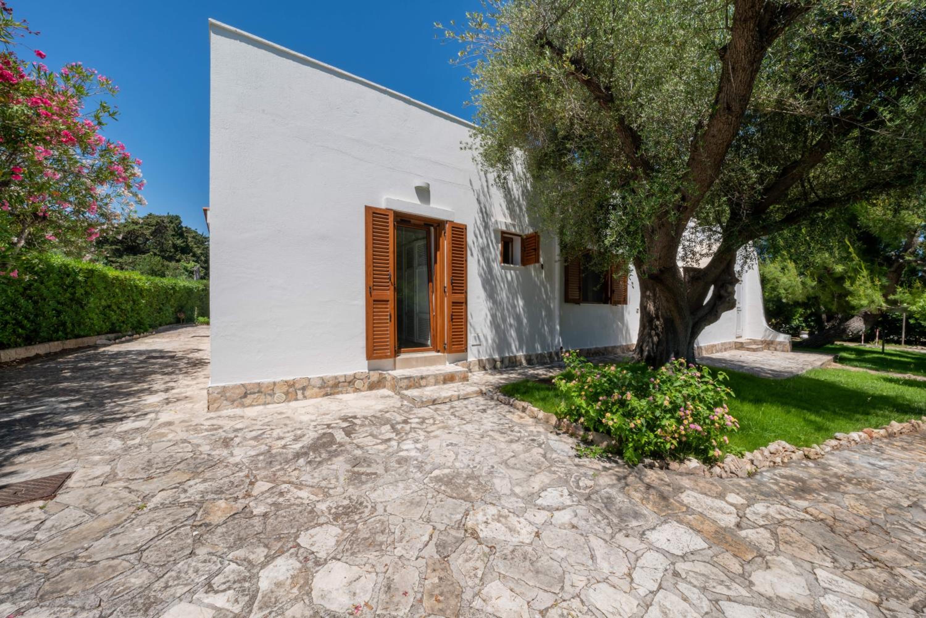 Villa Giglio with Garden and Mini Pool by Rentbeat view 2