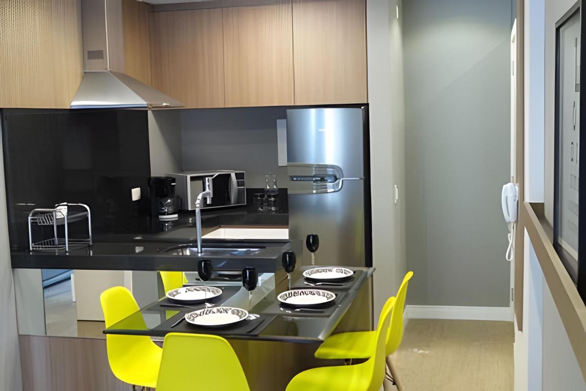 2 Quartos no Batel Soho, condo Clube Sky C Vaga by UROOMS
