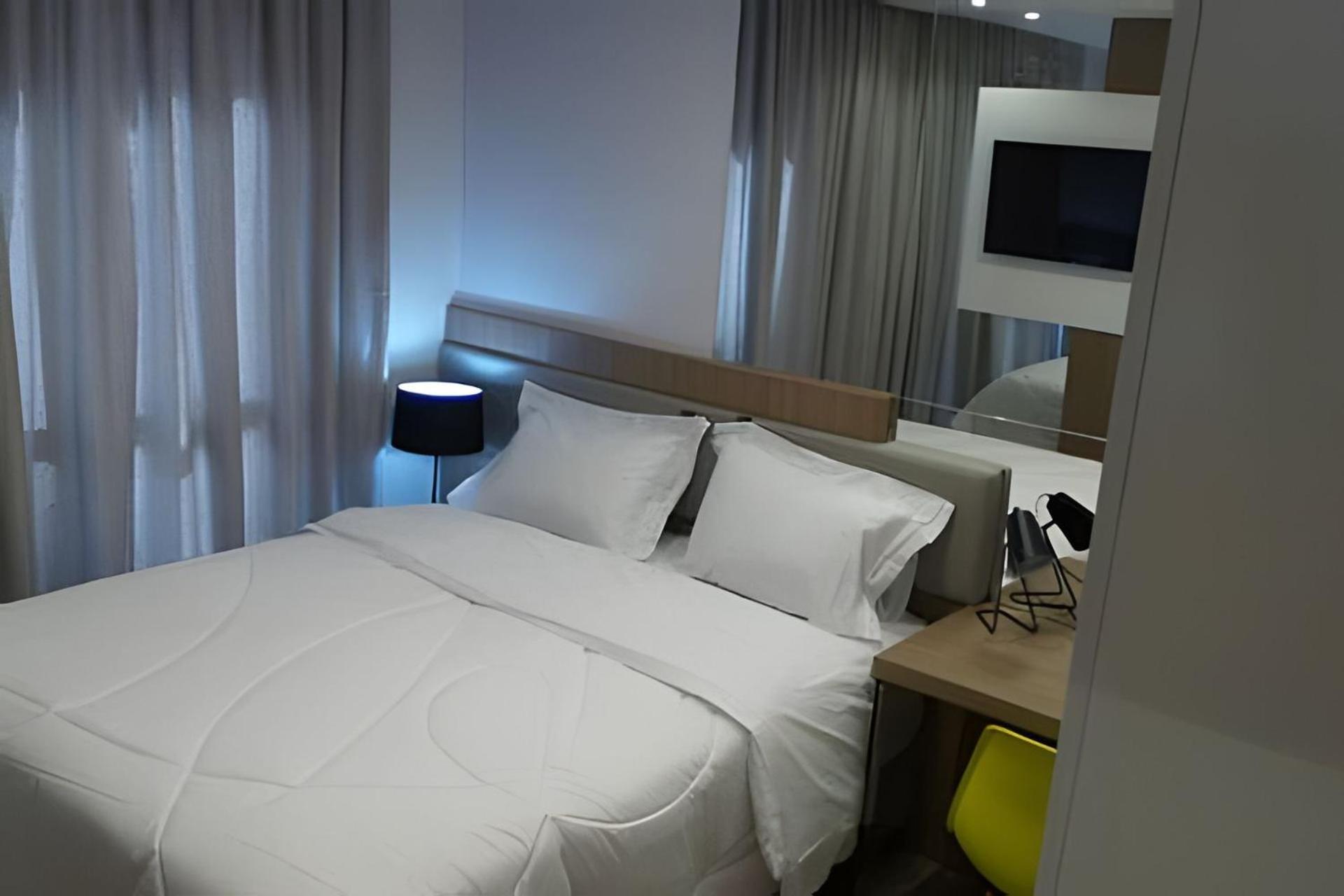 2 Quartos no Batel Soho, condo Clube Sky C Vaga by UROOMS