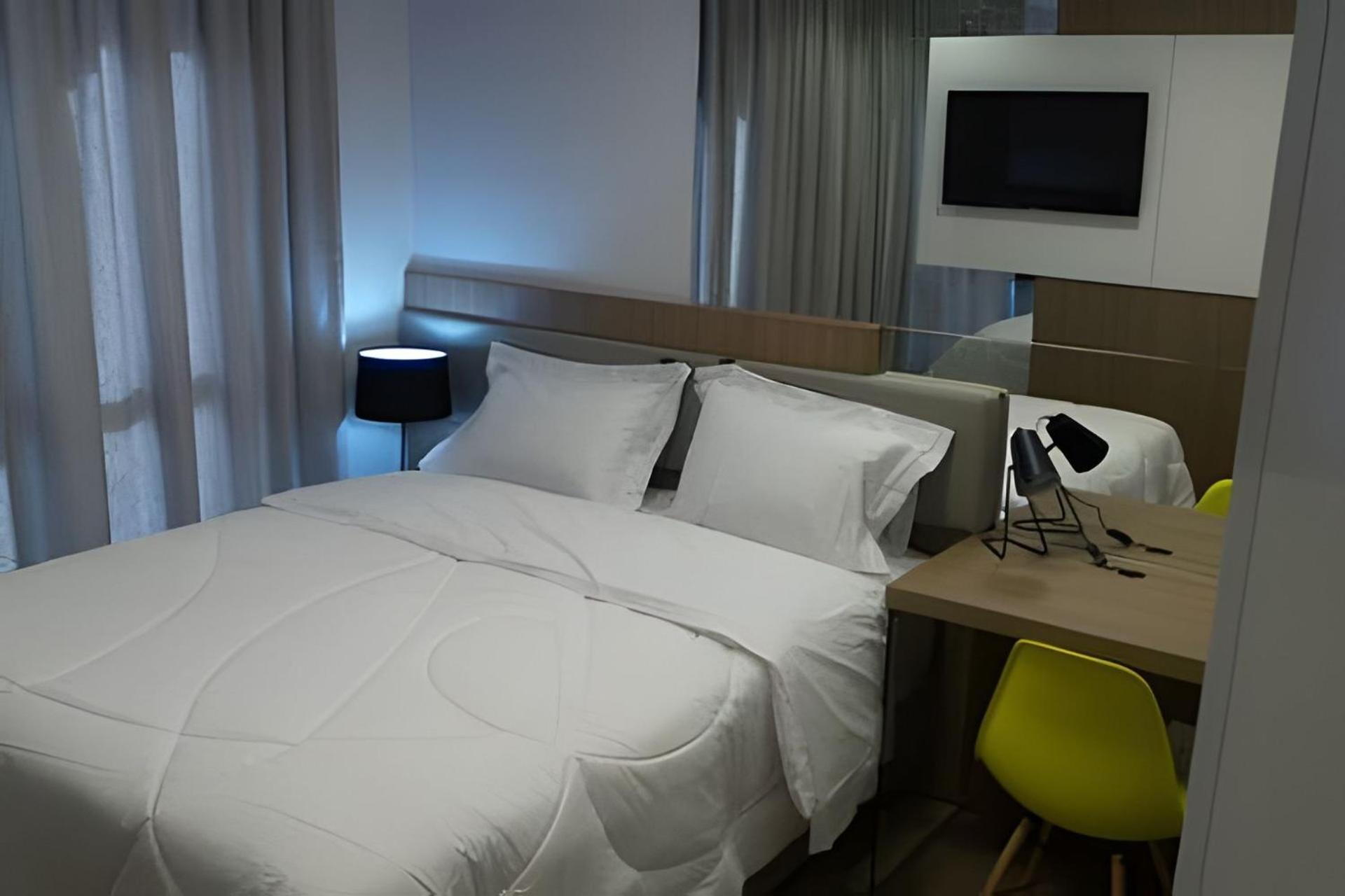 2 Quartos no Batel Soho, condo Clube Sky C Vaga by UROOMS
