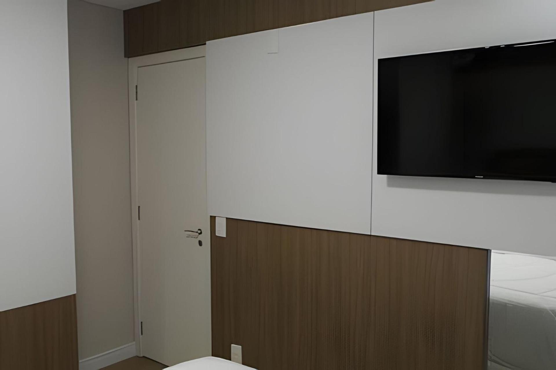 2 Quartos no Batel Soho, condo Clube Sky C Vaga by UROOMS