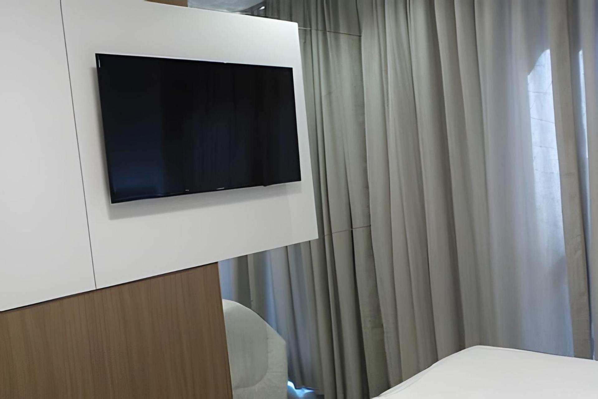 2 Quartos no Batel Soho, condo Clube Sky C Vaga by UROOMS