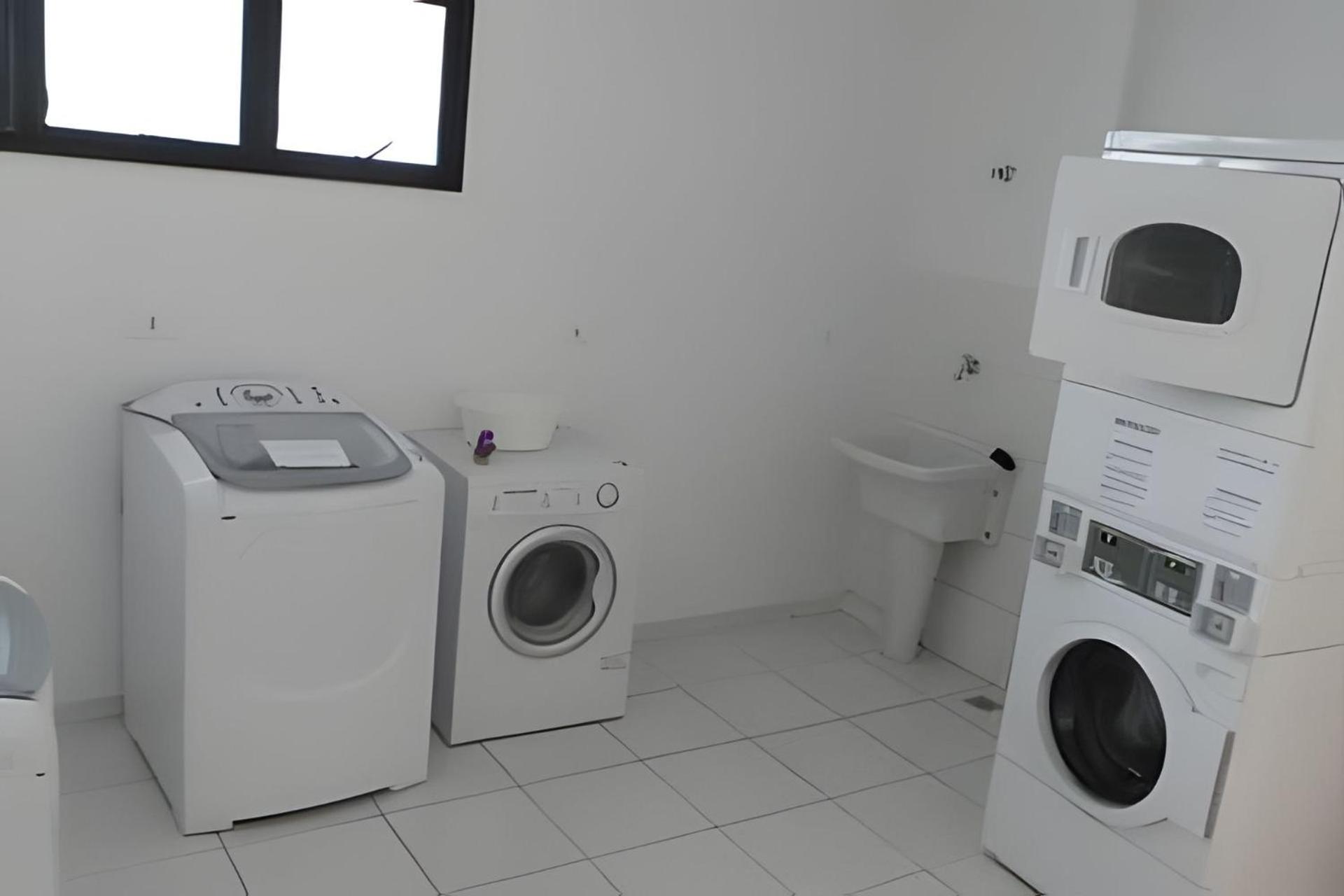 2 Quartos no Batel Soho, condo Clube Sky C Vaga by UROOMS