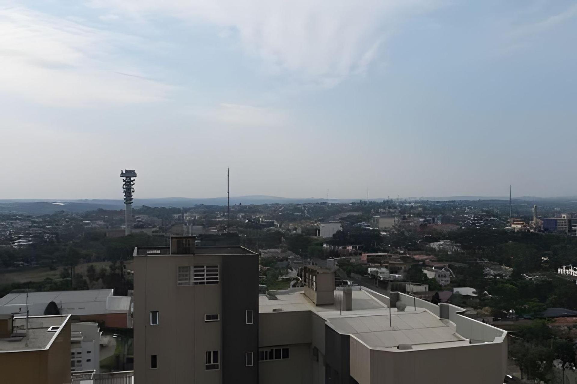 2 Quartos no Batel Soho, condo Clube Sky C Vaga by UROOMS