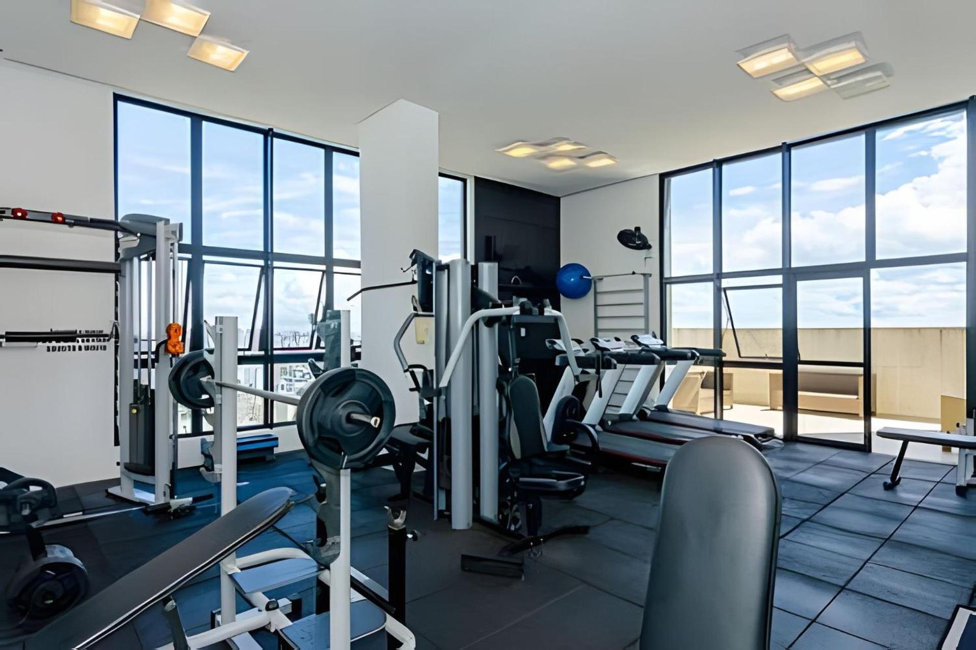 2 Quartos no Batel Soho, condo Clube Sky C Vaga by UROOMS