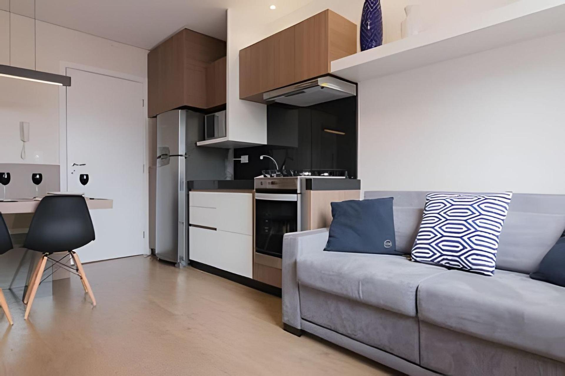 Studio prox shopping Curitiba Wifi, TV a Cabo e ar by UROOMS