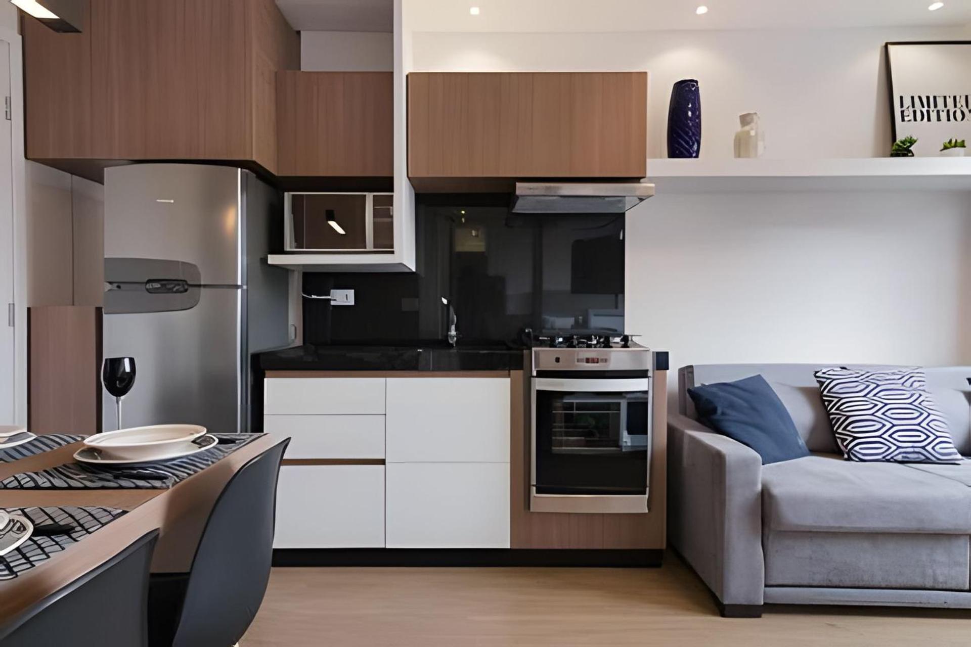 Studio prox shopping Curitiba Wifi, TV a Cabo e ar by UROOMS