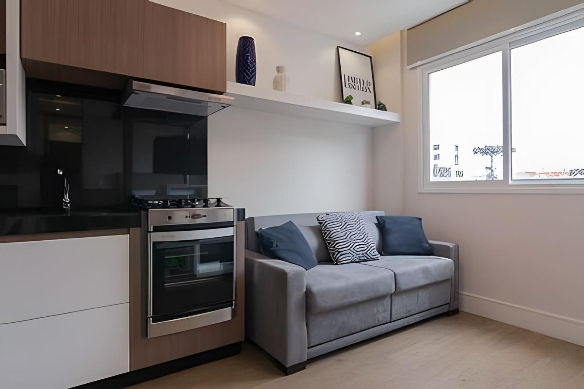 Studio prox shopping Curitiba Wifi, TV a Cabo e ar by UROOMS