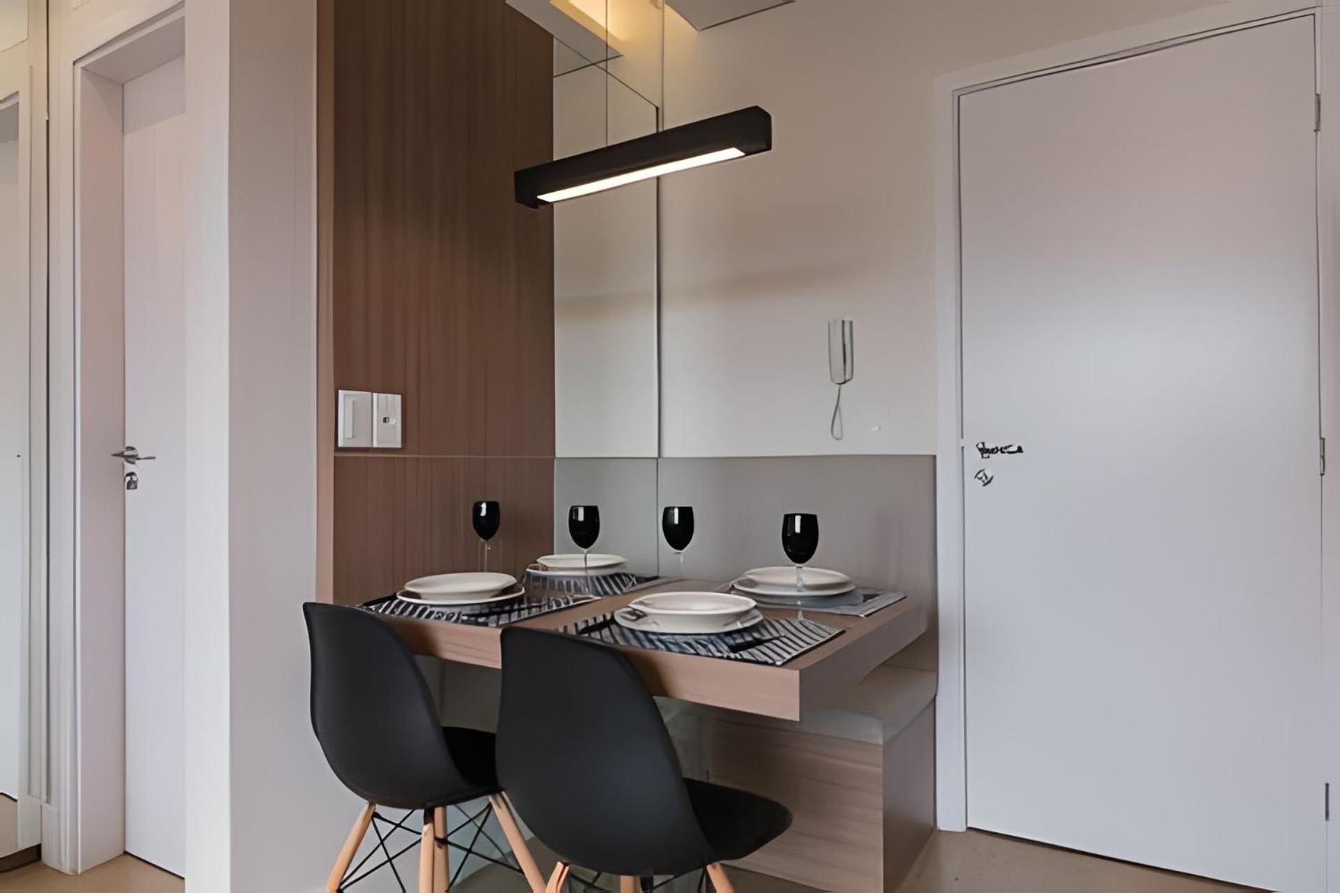 Studio prox shopping Curitiba Wifi, TV a Cabo e ar by UROOMS